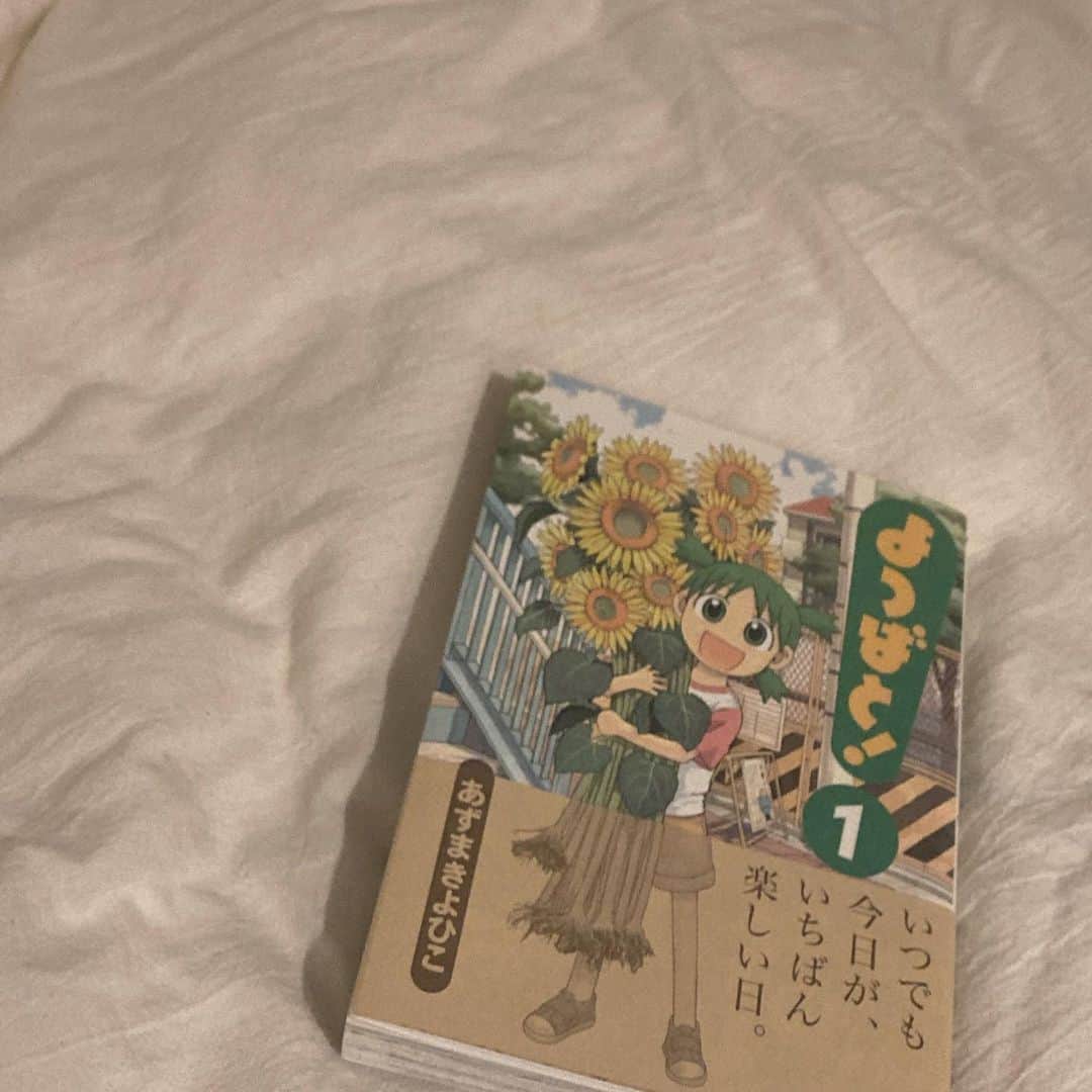 加藤小夏のインスタグラム：「読むものは心に影響を与えすぎると感じているので、慎重に選ばなければならないと思うしタイミングも見計らうべしと思う。が、よつばと！は毎日どんな時でも心に良い。こんなに最高でシンプルな言葉たちがこの世にあってくれて、ありがとう。よつばと とーちゃんに脱帽。」