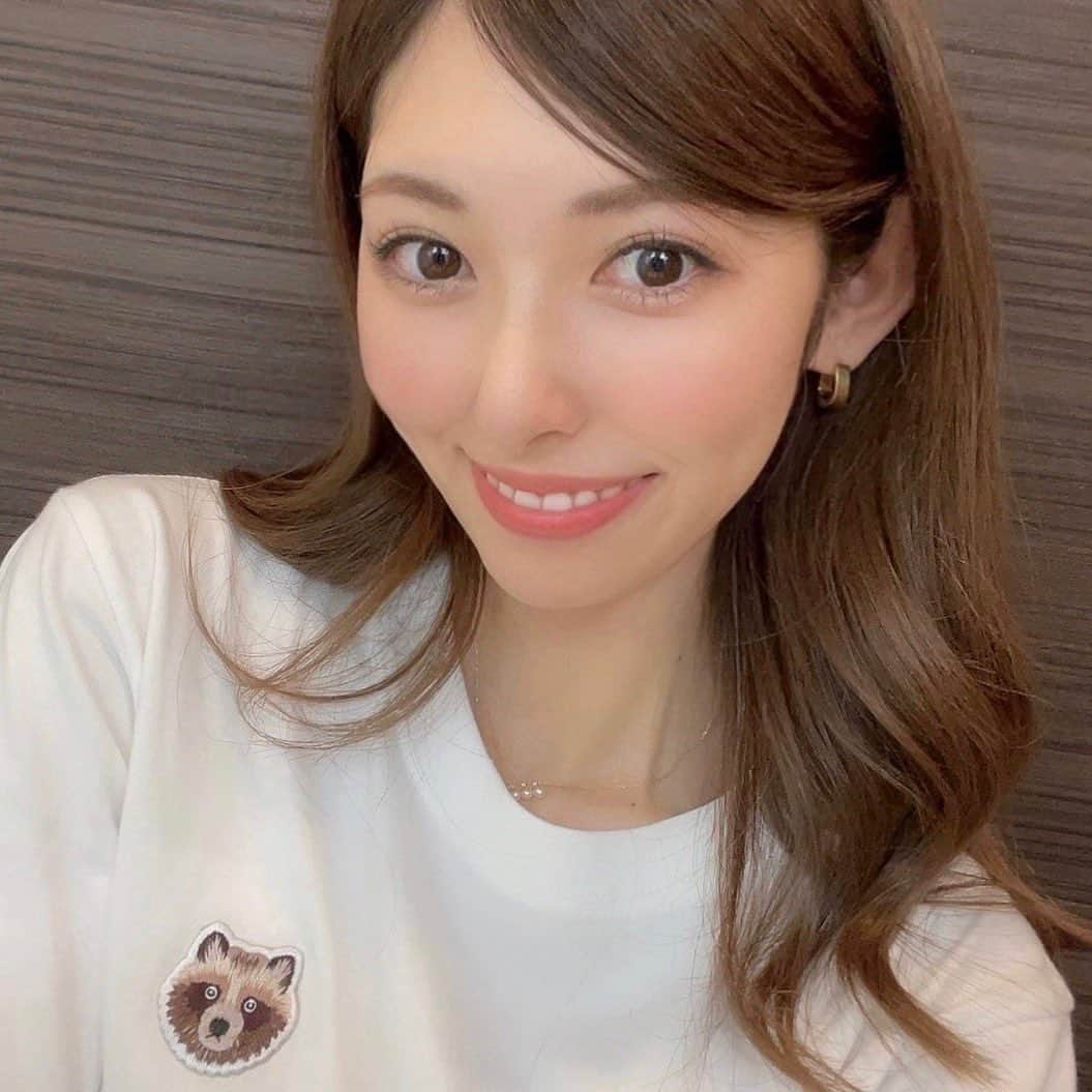 橘ゆりかのインスタグラム：「🤎🖤🤍 ⁡ ⁡ ⁡ TANUKI Tシャツお気に入り🤭 @tanuki.studio.tokyo  ⁡ ⁡ ⁡ #白tシャツ #橘ゆりか #たぬき #tanuki #tanukistudio」