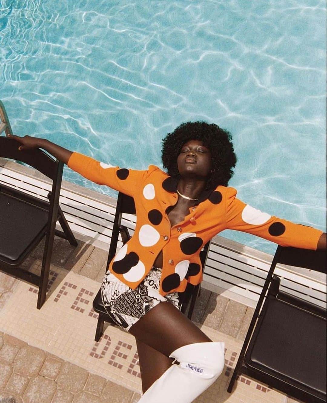 IMG Modelsのインスタグラム：「Bask In It. ☀️ @akonadichol stars in the latest @vogueportugal cover story. 📷 #AnLe (@anlestudio) 👗 @elena_psalti ✂️ @hairbytaku 💄 @asamimatsuda #IMGmodels」