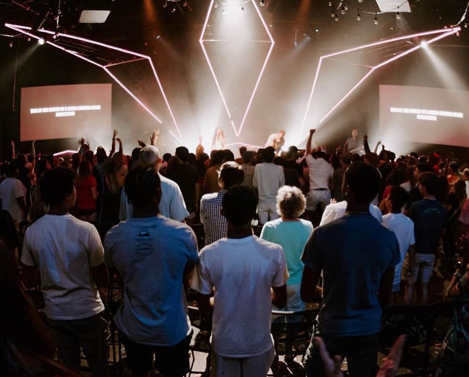 ジョッシュ・マレーさんのインスタグラム写真 - (ジョッシュ・マレーInstagram)「3 of our High School Junior young men got baptized last night in front of their family and friends at Inside Out Buckhead Church.  It hasn’t even been 3 weeks since I was asked to sub in to help the students during a retreat in Daytona with over 2,600 students in attendance - and now I’ve officially changed that ‘sub’ into a permanent co-leader role for these guys.  They’ve sucked me in and I could not be more grateful and proud of being a part of their lives.  This is one special group, I can’t wait to see what’s in store for their futures. 🙌🏼 I’ve always wanted to help, but always made excuses not to - whether it be work, family time, free time, etc.  Thankful for Mama Murray’s push to get involved, it’s been a life changer 🙏🏼 #buckheadchurch #bcio #smallgroup #juniorboys #baptism」8月8日 0時44分 - joshmurray11