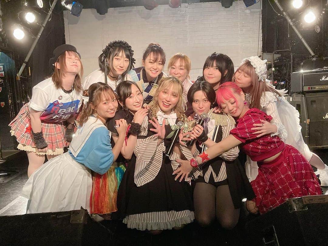 のインスタグラム：「【ありがとうございました】 2023・7・24 「ガールズ★コネクトvol.34」にお越しくださった皆さま、配信でご覧くださった皆さま、応援物販で応援してくれた皆様、ありがとうございました！！！  衣装は夏らしく浴衣でした😌 もう、夏のライブは毎回浴衣で良いのでは！？ってなってます。笑  ーセットリストー 1 My Mythology 2 Going My Way 3 コネクト(カバー) 4 ωラビリンス〜ohπr2の法則  ガルコネっていつもあったかいんだけど、さらにたくさんのあったかいを感じることができました✨ありがとう☺️  #デラスタ #ガルコネ」
