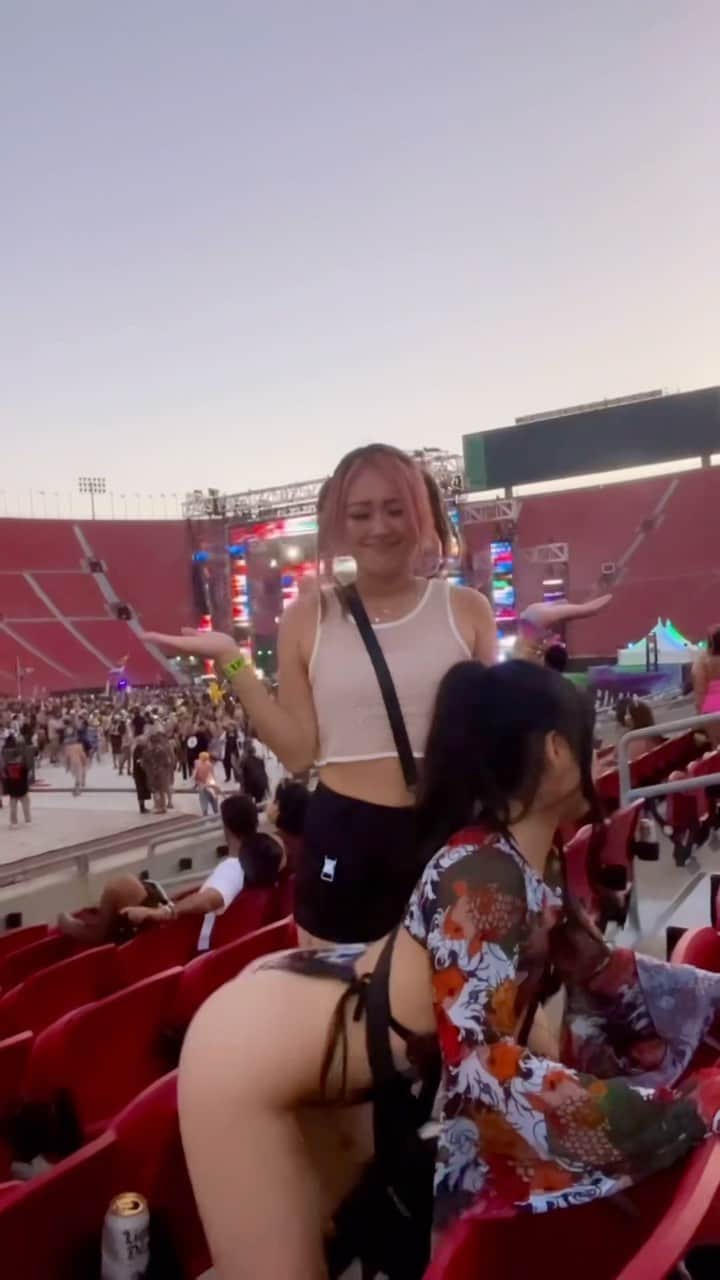 Marycakeのインスタグラム：「which one are you at a festival 👀 wearing @freedomravewear @hardfest   #rave #raveoutfit #ravegirls #festivalfashion #festivaloutfit #drumnbass #hardsummer #ravelife」