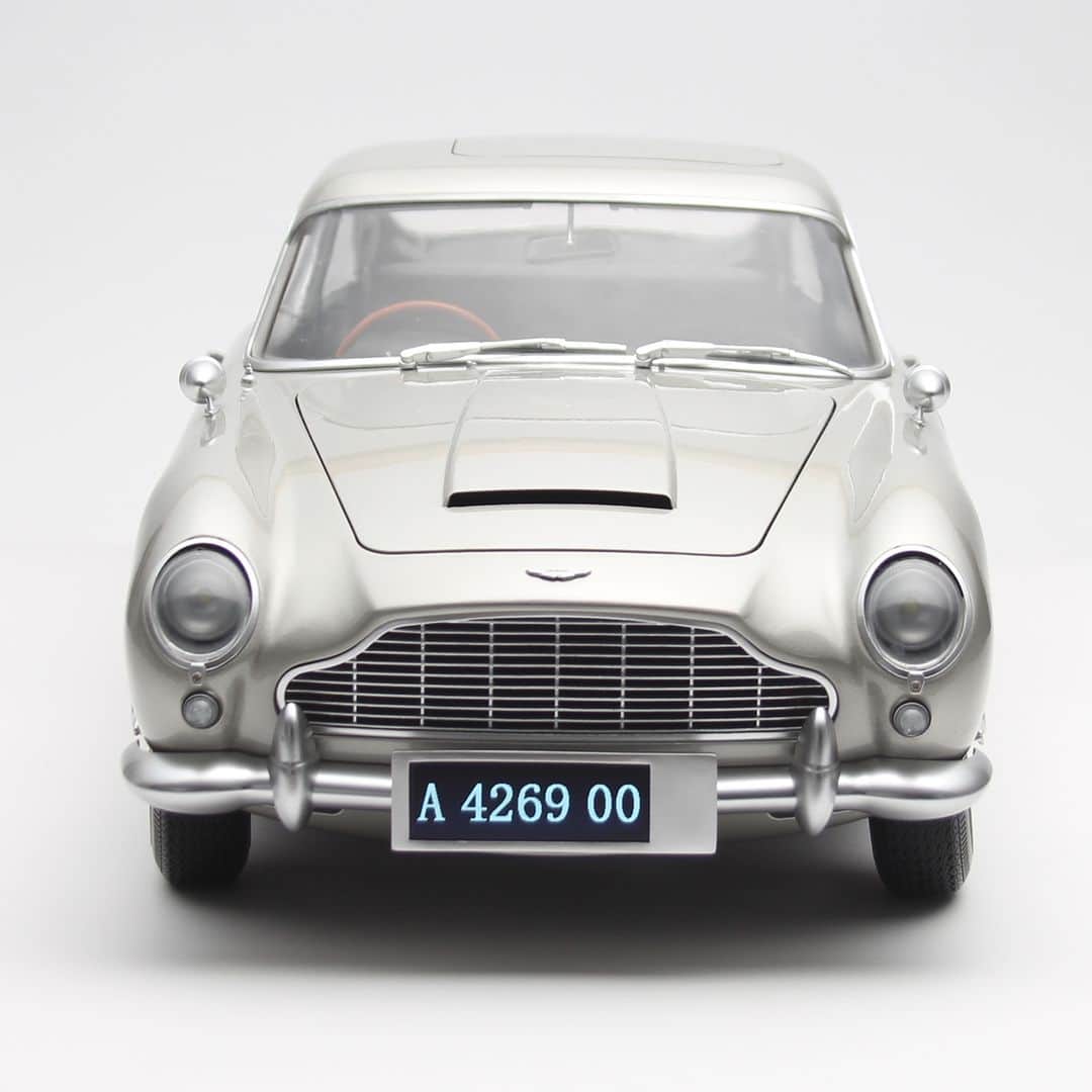 James Bond 007さんのインスタグラム写真 - (James Bond 007Instagram)「Own and build a functional 1:8 scale model DB5 with Agora Models - pre-order now at 007Store.com」8月8日 1時00分 - 007