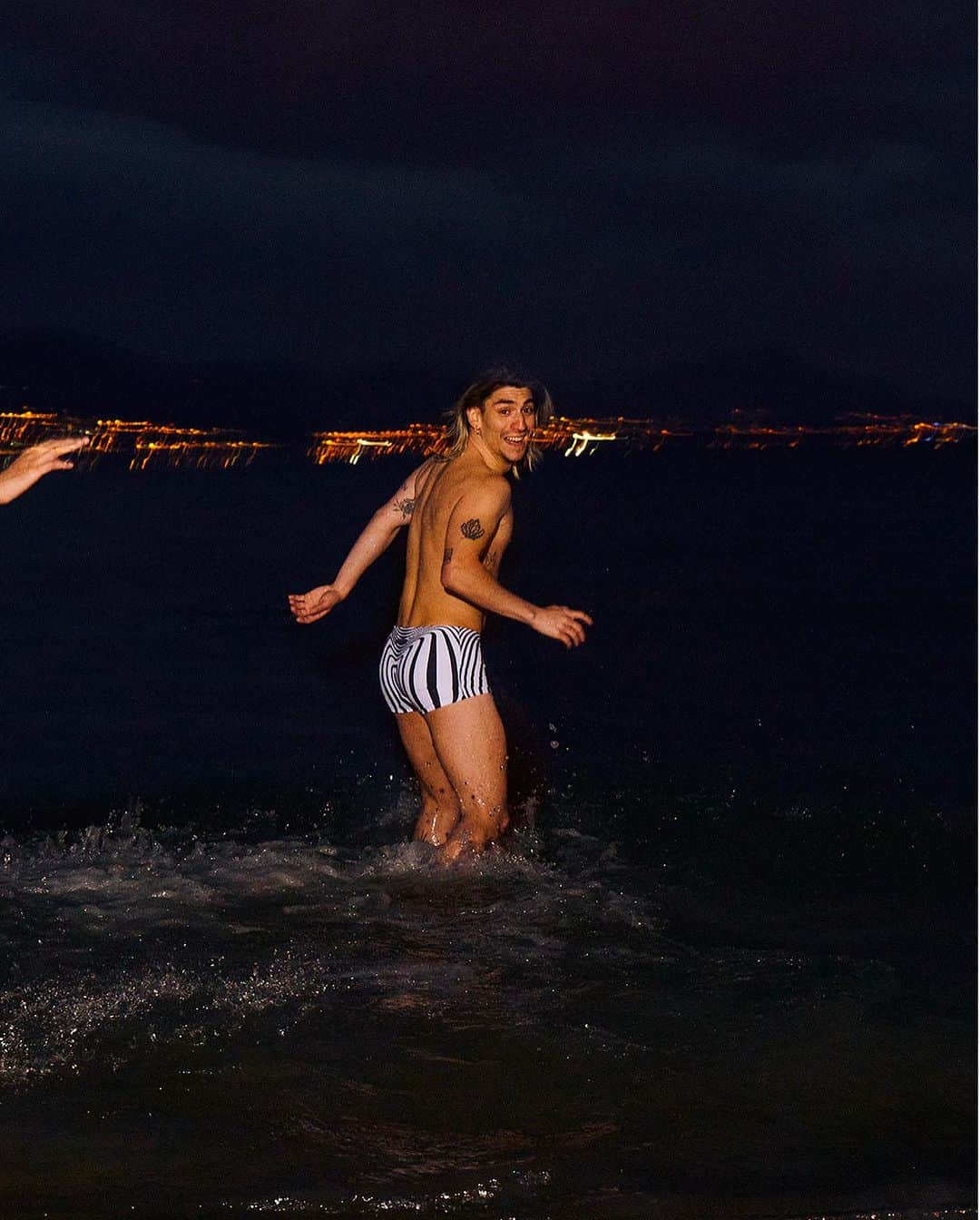 ジャンポール・ゴルチエさんのインスタグラム写真 - (ジャンポール・ゴルチエInstagram)「It's Scandal at the beach 🌊 Shot by emerging talents from @ecal_photography  #BeScandal #JeanPaulGaultier」8月8日 1時01分 - jeanpaulgaultier