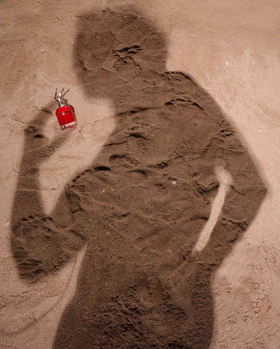 ジャンポール・ゴルチエさんのインスタグラム写真 - (ジャンポール・ゴルチエInstagram)「It's Scandal at the beach 🌊 Shot by emerging talents from @ecal_photography  #BeScandal #JeanPaulGaultier」8月8日 1時01分 - jeanpaulgaultier