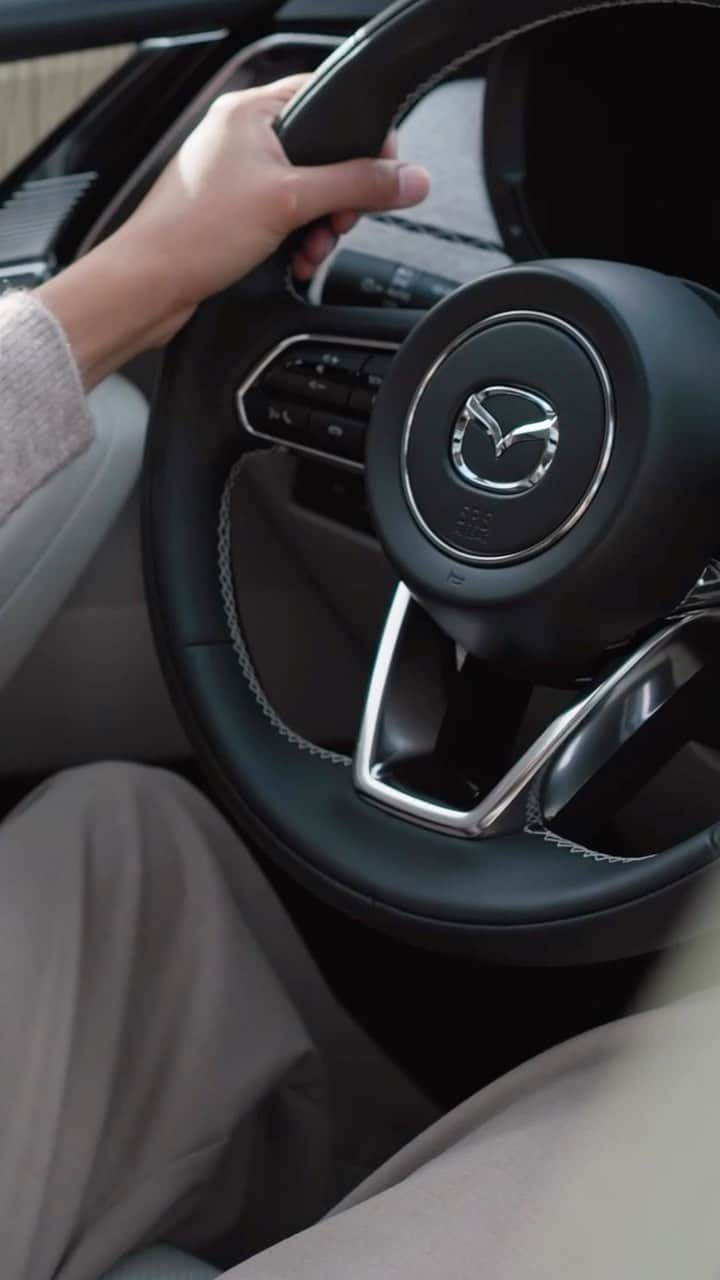 MAZDA Canadaのインスタグラム：「With premium materials like artisanal wood trim, available woven fabrics, and optional Nappa leather, the #MazdaCX90 has been designed to enhance the experience of every drive. Click the link in bio to learn more. #CX90 #MazdaCanada 🔴 Avec des matériaux haut de game tels que des boiseries de fabrication artisanale, des tissus et du cuir Nappa en option, le #MazdaCX90 a été conçu pour rehausser votre expérience de conduite. Cliquez sur le lien dans la bio pour en savoir plus.」