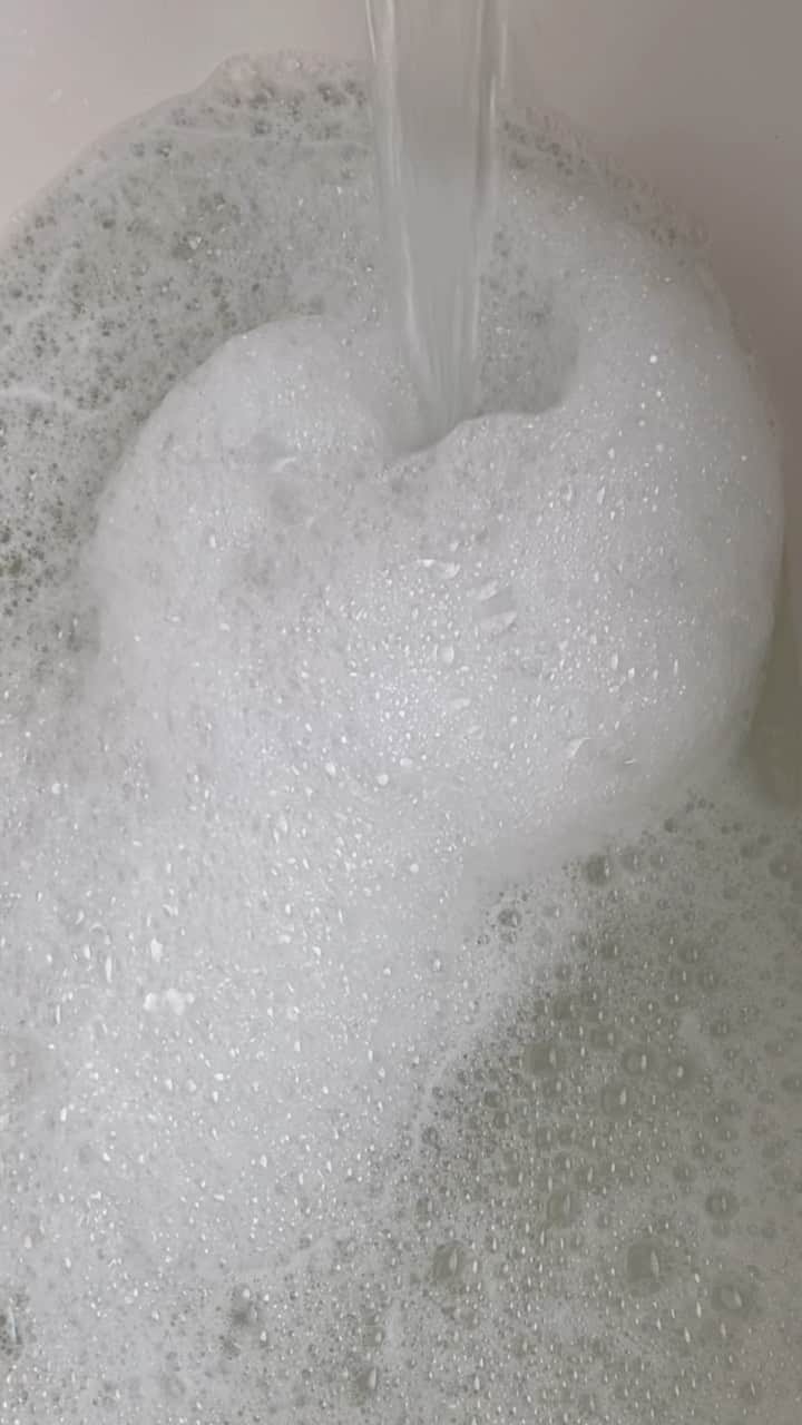 JO BAKERのインスタグラム：「There are not enough bubbles for this Monday morning.  #strikefatigue I’m starting to get really sad with this #sag #writersstrike halting what we all love to do!! The buzz / chatter saying this maybe going on til January. I don’t know how any industry is supposed to endure and take such lengthy stagnation…. So I’ll be hiding in this bath til further notice.   Someone call me with some good news please 😂 #mondaymorningblues」