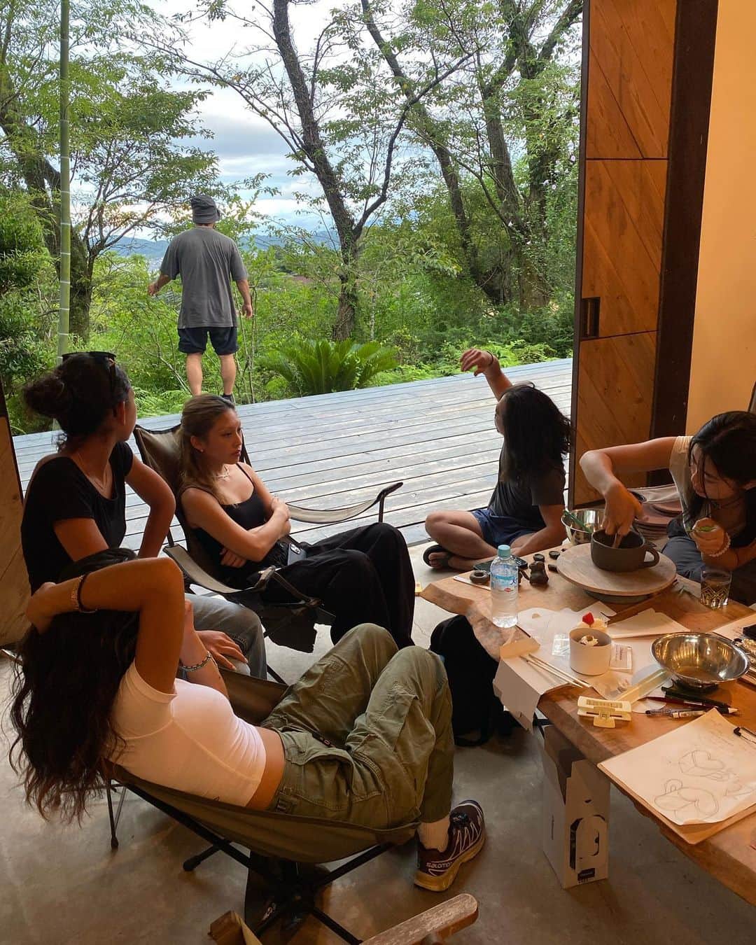 鳴響美のインスタグラム：「😽🌳🤎」