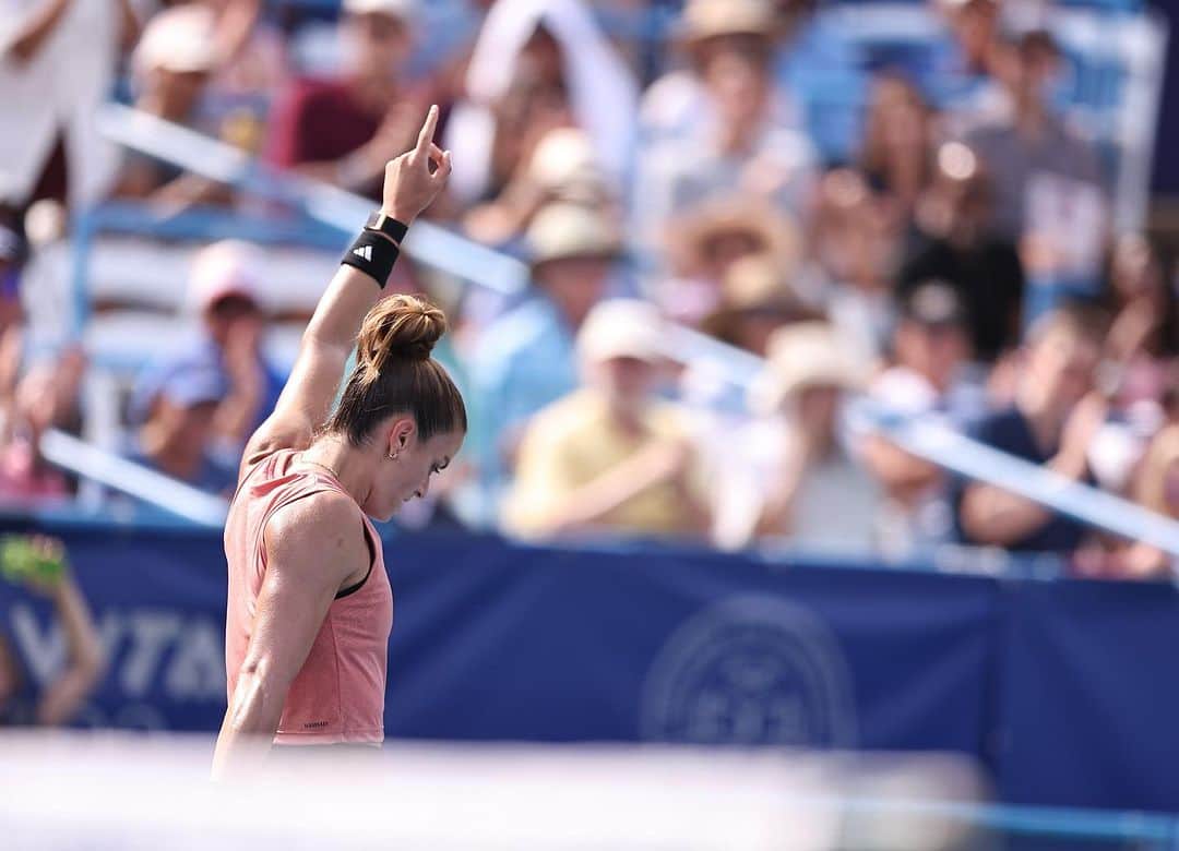 マリア・サッカリのインスタグラム：「DC, thank you so much for the love! Although yesterday didn't go my way, I'm grateful for the opportunity to keep getting better every day. It's impressive how things can change when you put in the work and believe in yourself. Onward and upward!  Congratulations to Coco and her team for an amazing tournament 🩵」