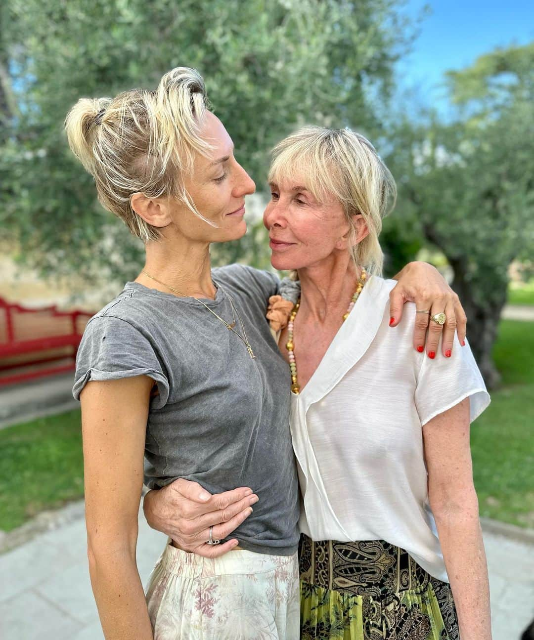 ミッキー・サムナーさんのインスタグラム写真 - (ミッキー・サムナーInstagram)「Mama Mia ❤️ @trudiestyler  Thank u @carterbsmith」8月8日 1時46分 - sumnermickey