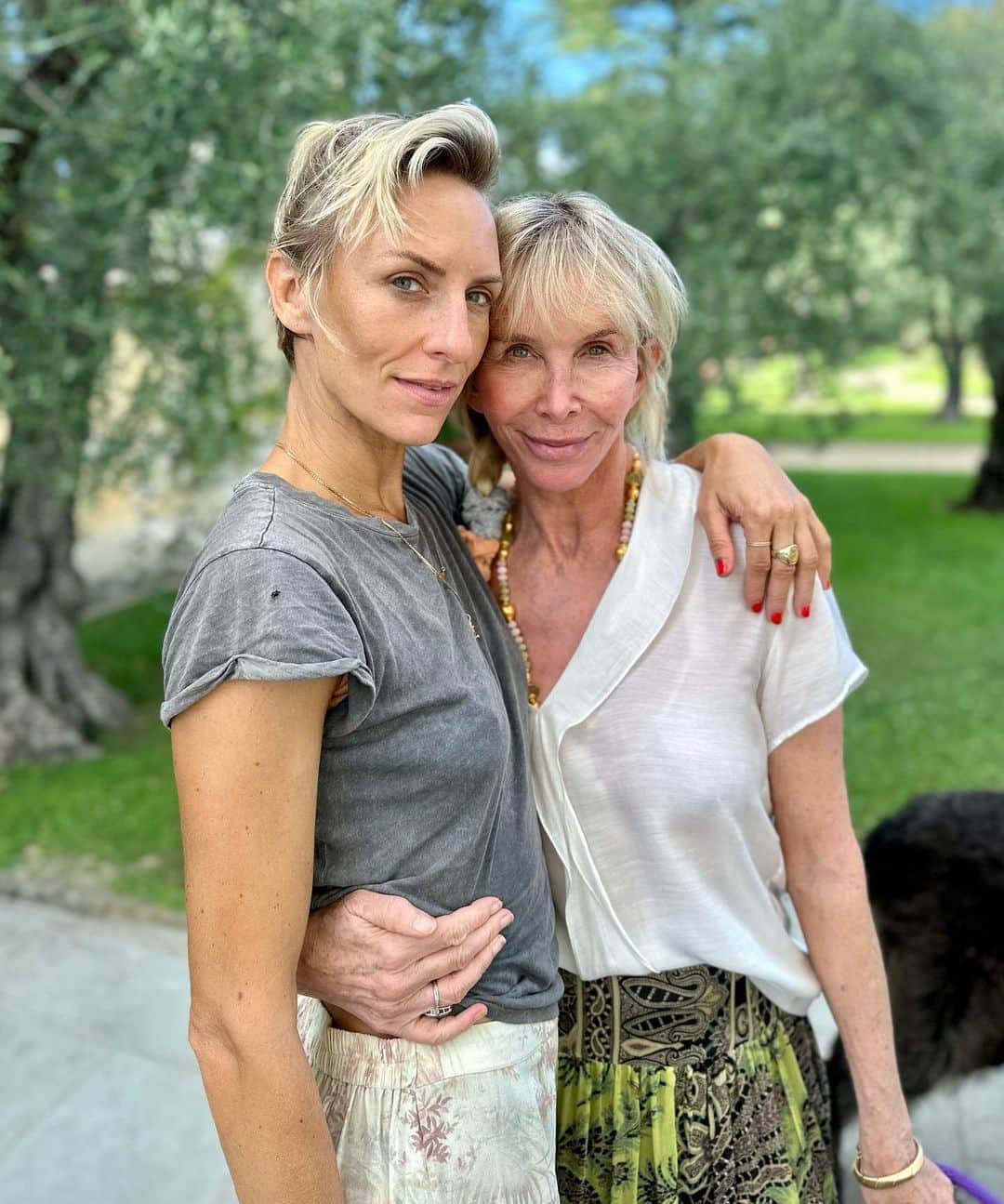 ミッキー・サムナーのインスタグラム：「Mama Mia ❤️ @trudiestyler  Thank u @carterbsmith」