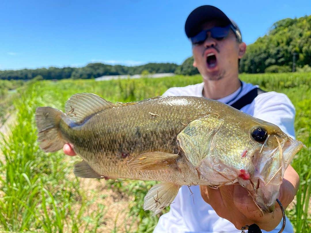 伊藤千秋のインスタグラム：「灼熱のBLACK BASS🔥 ボムスライド炸裂！ ごっつぁんです！！！ @clapsstore_official  @newerajapan  @gancraft.official  @geki_style  @__.basskaito.__」