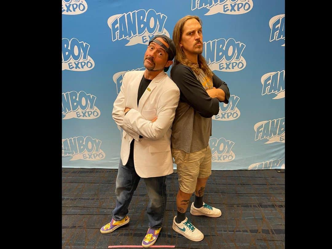 ケヴィン・スミスさんのインスタグラム写真 - (ケヴィン・スミスInstagram)「Me and @jaymewes… 1) 22 years ago on the Los Angeles set of @jayandsilentbob STRIKE BACK (photo by @samosier). 2) 1 month ago at @fanboy_expo in Knoxville. Personally or professionally, we always stand by one another. #KevinSmith #jasonmewes #jaymewes #jayandsilentbobstrikeback #jayandsilentbob」8月8日 1時42分 - thatkevinsmith