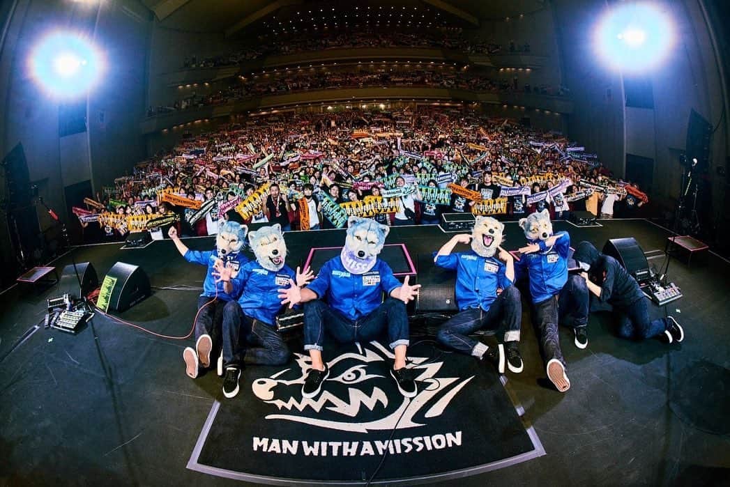 Man With A Missionさんのインスタグラム写真 - (Man With A MissionInstagram)「Wolves on Parade in Fukuoka  Thumbs up, with no doubt that was one of the best my friends  photo by @imdaisukesakai   #manwithamission  #wolvesonparade  #fukuoka #shimajiro」8月8日 2時07分 - mwamofficial