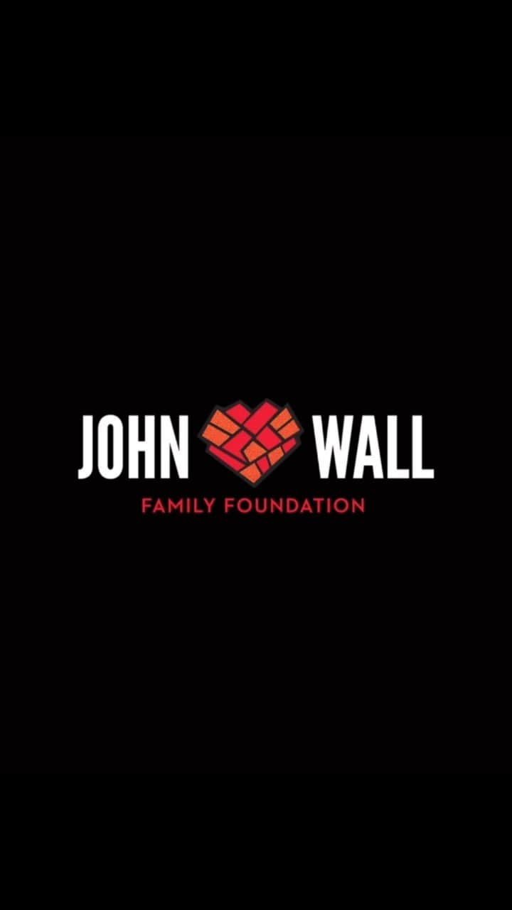 ジョン・ウォールのインスタグラム：「We’ve been working on something special 👀. Join us this Saturday 8.12 as we reveal the new John Wall Family Foundation Basketball Court at Roberts Park🏀   We will be hosting our annual Back to School Drive for children in grades K-12.  All details below - See you there 📍 ______________  Where: Roberts Park Basketball Courts  1300 E Martin Street Raleigh, N.C.  Time: 12:45 PM - 2:30 PM  Note: One (1) ticket will be given per K-12 grade student, provided on a first come first serve basis while supplies last. Student must be present with ticket.」