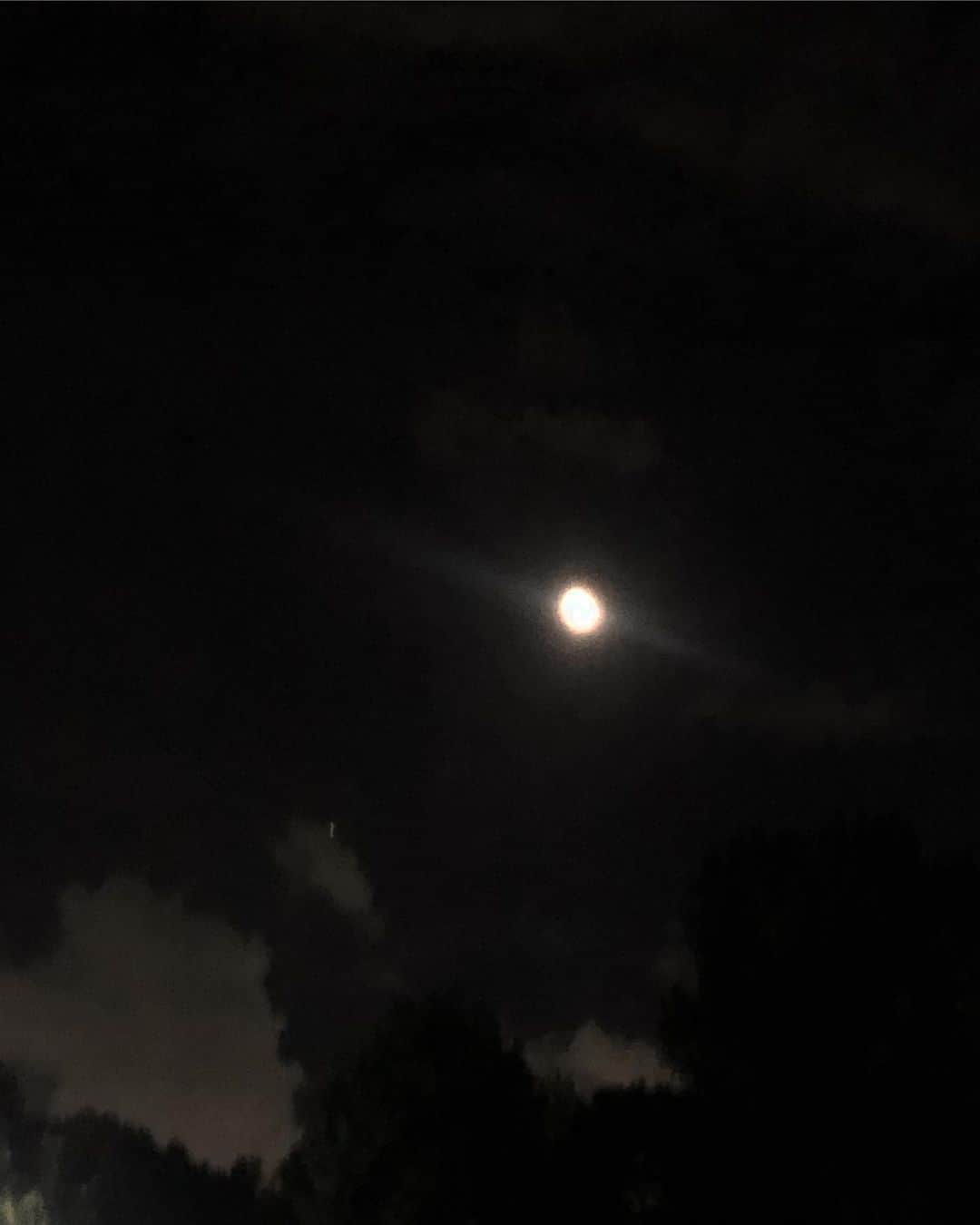 乃愛さんのインスタグラム写真 - (乃愛Instagram)「満月カレンダーをみながら家までを遠くした、🌗」8月8日 2時25分 - _0w022