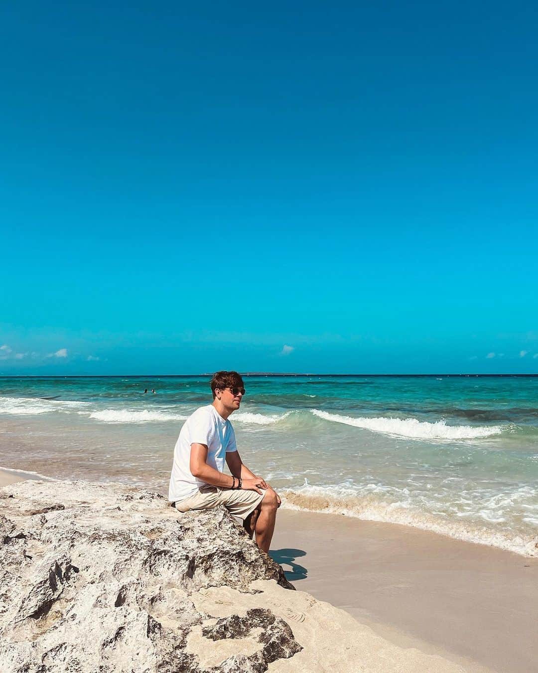 シン・コールのインスタグラム：「Formentera island, paellas & more Ibiza 🛥️🏖️😉 #ibiza #spain #formentera #ushuaiaibiza #hiibiza」