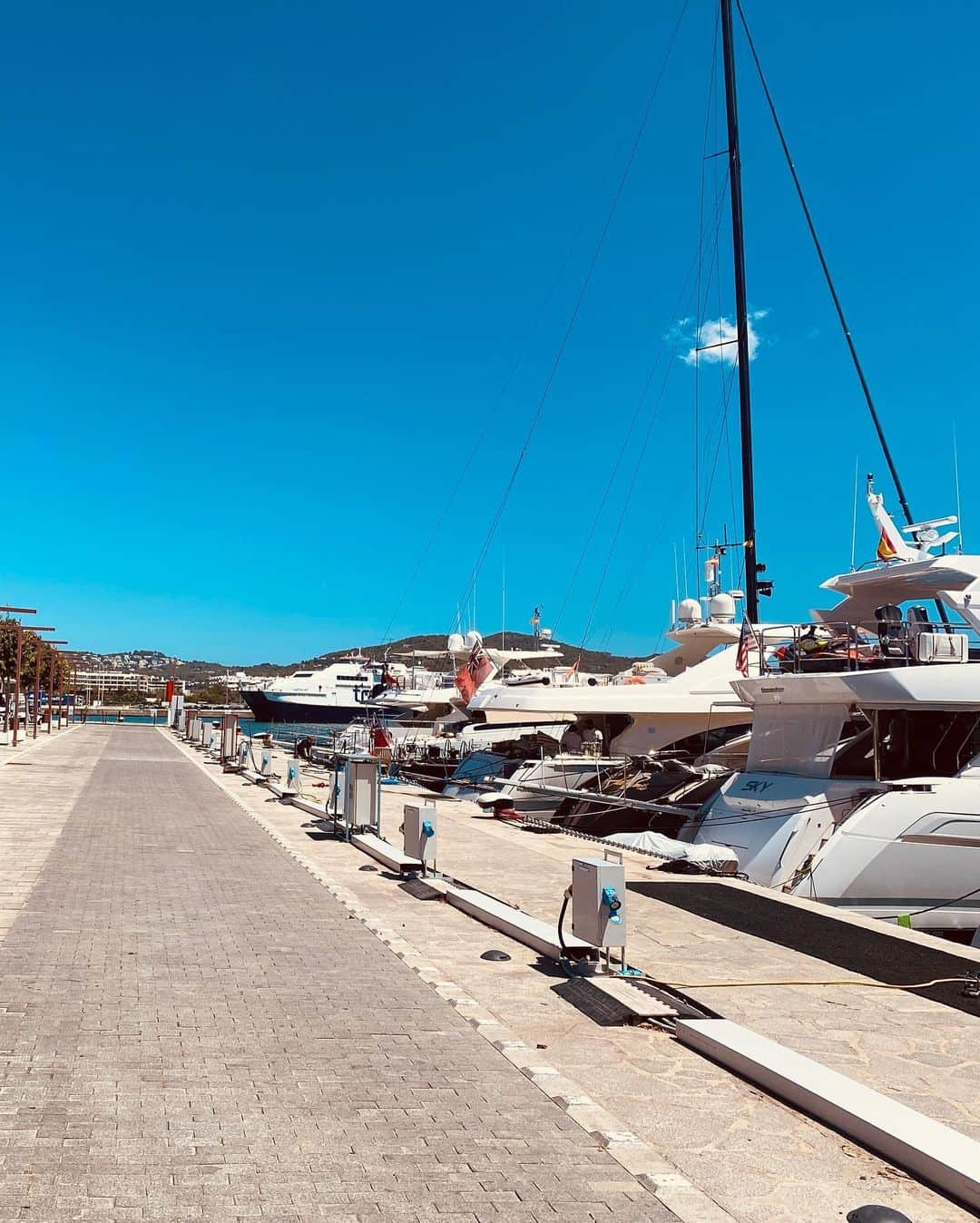 シン・コールさんのインスタグラム写真 - (シン・コールInstagram)「Formentera island, paellas & more Ibiza 🛥️🏖️😉 #ibiza #spain #formentera #ushuaiaibiza #hiibiza」8月8日 2時26分 - syncole