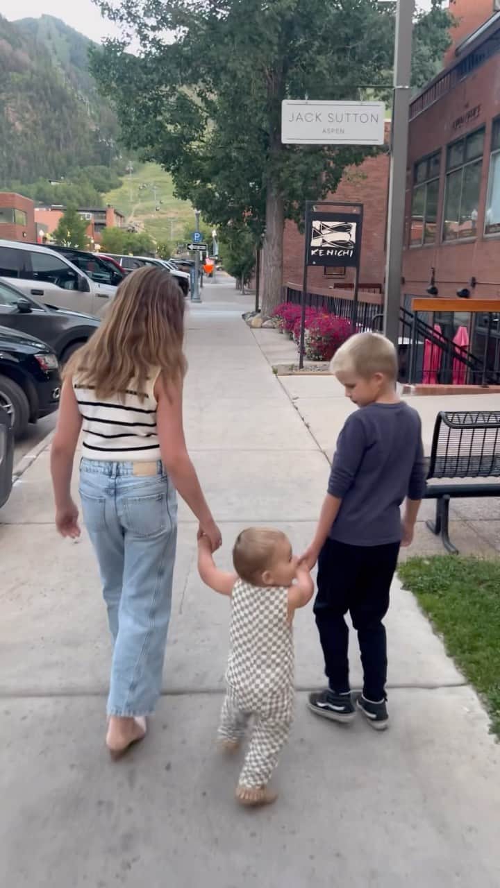 トリ・プラバーのインスタグラム：「The sweetest little summer adventure🌞」
