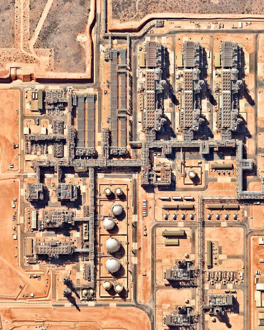 Daily Overviewのインスタグラム：「Swipe to see the Gorgon Liquified Natural Gas (LNG) processing plant, located on Barrow Island off the coast of Western Australia. Connected to two underwater gas fields in one of the largest subsea installations in the world, the Gorgon plant can process 15.6 million tons of LNG per year. It contains two holding tanks with a combined 12.6 -million-cubic-foot capacity and about four times as much steel as the Sydney Harbour Bridges.  Created by @dailyoverview Source imagery: @nearmap」