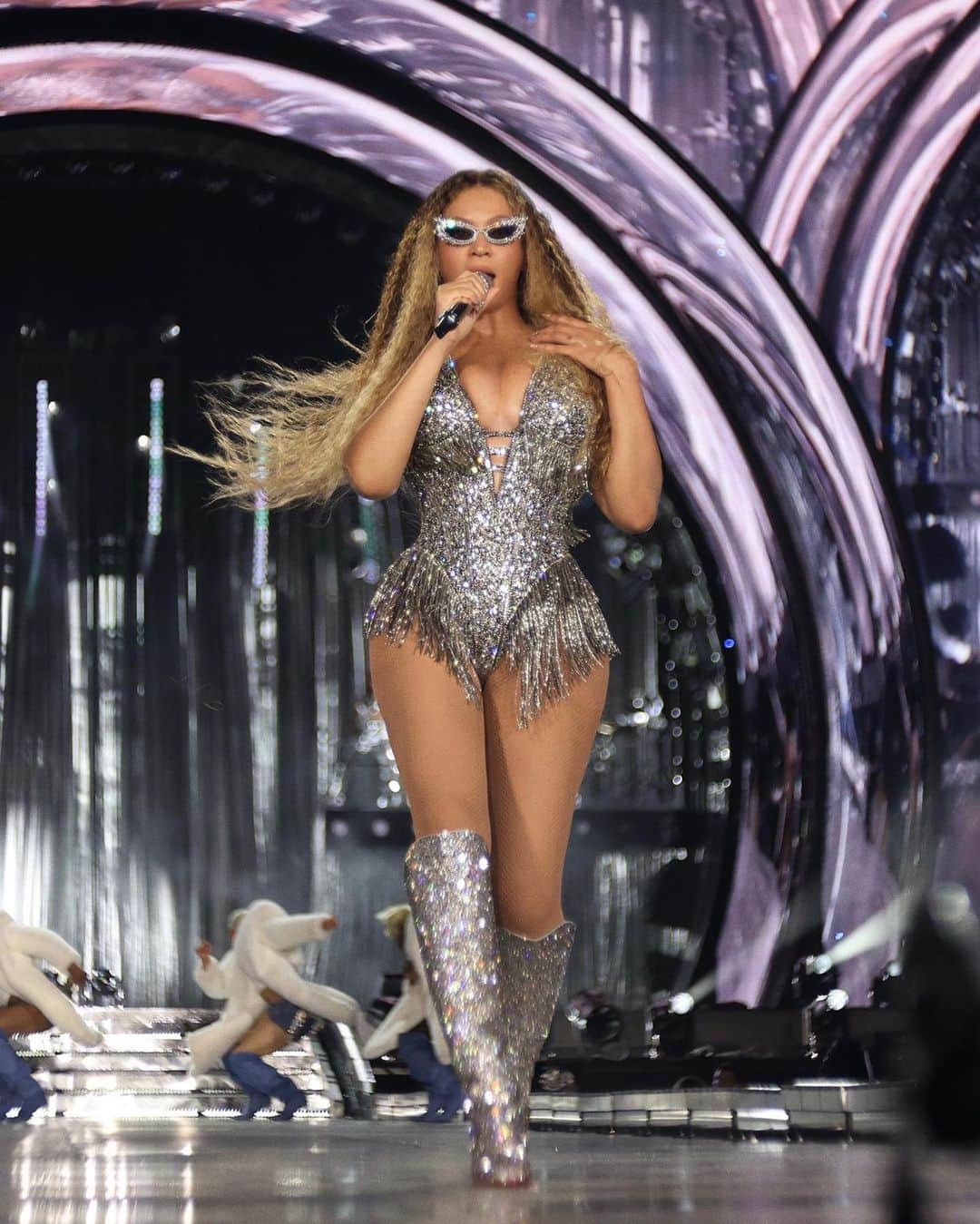 グッチさんのインスタグラム写真 - (グッチInstagram)「Beyoncé in a custom Gucci look while performing during her Renaissance World Tour in Washington, D.C.  #Beyoncé #RenaissanceWorldTour #Gucci」8月8日 3時02分 - gucci