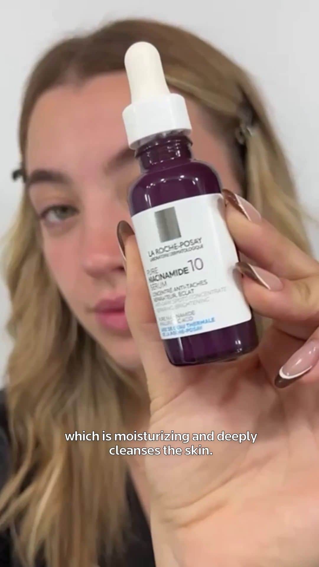 La Roche-Posayのインスタグラム：「🌟 Want to achieve that perfect summer glow?  @julicelsi is sharing her 3-step clearing skincare routine! Start with a purifying cleanse, follow up with a rejuvenating serum, and then the final touch: the ultimate sun protection. Here are the products she swears by:   1️ Toleriane Gentle Cream Dermo-Cleanser 2️ Pure Niacinamide 10 Serum 3️ Anthelios age correct spf50   What are your favorite products for summer? ☀️😊  All languages spoken here! Feel free to talk to us at anytime. #larocheposay #toleriane #niacinamide #anthelios #acneproneskin #antiageing #sunprotection #summerskincareroutine Global official page from La Roche-Posay, France.」