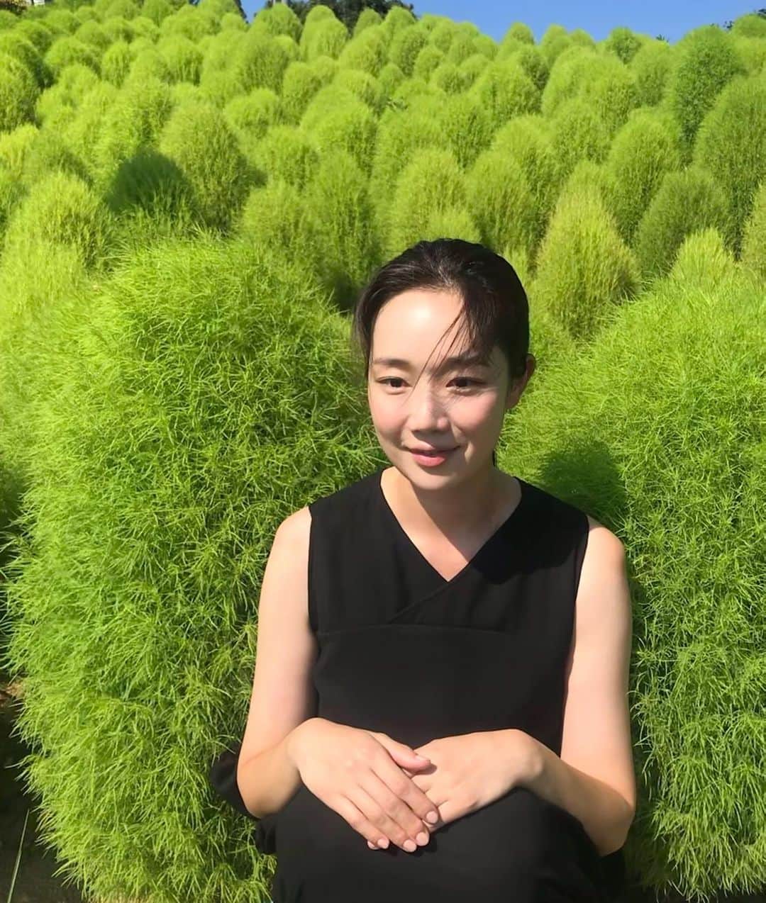 チョン・ヨンジュのインスタグラム：「🌳나무인 척🌳」