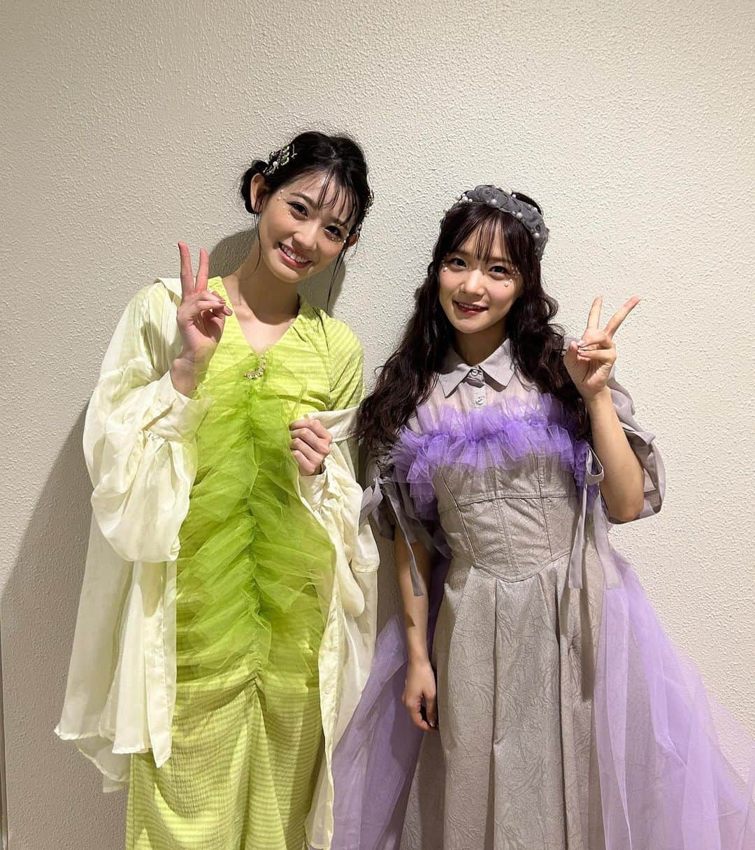 秋本帆華さんのインスタグラム写真 - (秋本帆華Instagram)「. 昨日のお写真どーーーーーん！！！！  矢吹奈子ちゃん 笑顔と声が本当に素敵！ピンクのドレスがとっても似合ってました💓  ニューヨークさん 会場を笑いで盛り上げていて私もずっとケラケラ笑ってました🤣  ももなちゃん リアルお人形さん😳最近会う頻度高すぎて嬉しいっ💕  ひかるん・かれん君 やっぱりライブすごい！かっこいいと可愛いを併せ持つ東北産に感動してました🥹  愛来 顔小さくて脚長すぎてびっくりしちゃった！！！(一緒にTikTok撮ったのでどこかで上がるかも…🤭)  真中まなちゃん 空き時間一緒に行動して昨日で更に仲良くなれました🩵シャチを好きでいてくれてありがとう✨  大森莉緒ちゃん 13月の女の子ぶりに会えました🤭可愛さと綺麗さ増してた〜！  稲場愛香ちゃん 待ち時間、気さくに話しかけてくださって嬉しかったです♪美しい…  斉藤円香ちゃん・北原ももちゃん ランウェイ中の表情がとってもかっこよくて素敵でした✨  #アイドルランウェイコレクション #IRC_TGC  アルバムがキラキラで溢れてます🤩」8月8日 13時24分 - honoka_akimoto_official