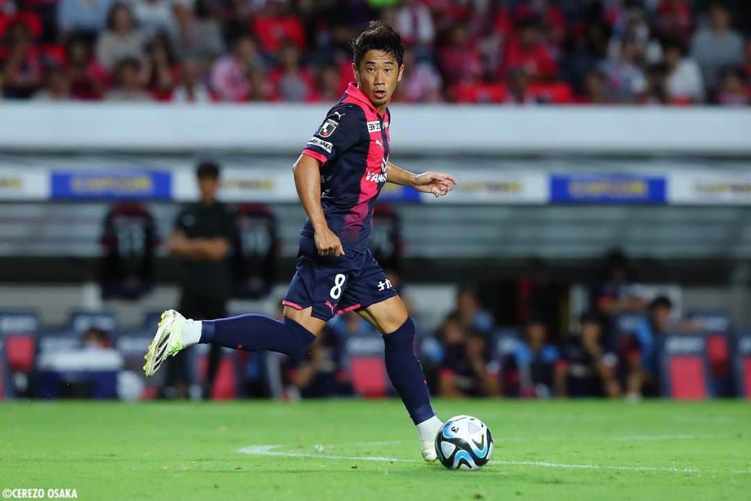 香川真司さんのインスタグラム写真 - (香川真司Instagram)「この2試合は個人的にもチームとしてもタフで厳しい結果でした。 ただ試合後の、皆さんの声援、言葉に感謝したい。 ここが分岐点。土曜日ともに戦いましょう。 #sk8 @cerezo_osaka」8月8日 13時30分 - sk23.10