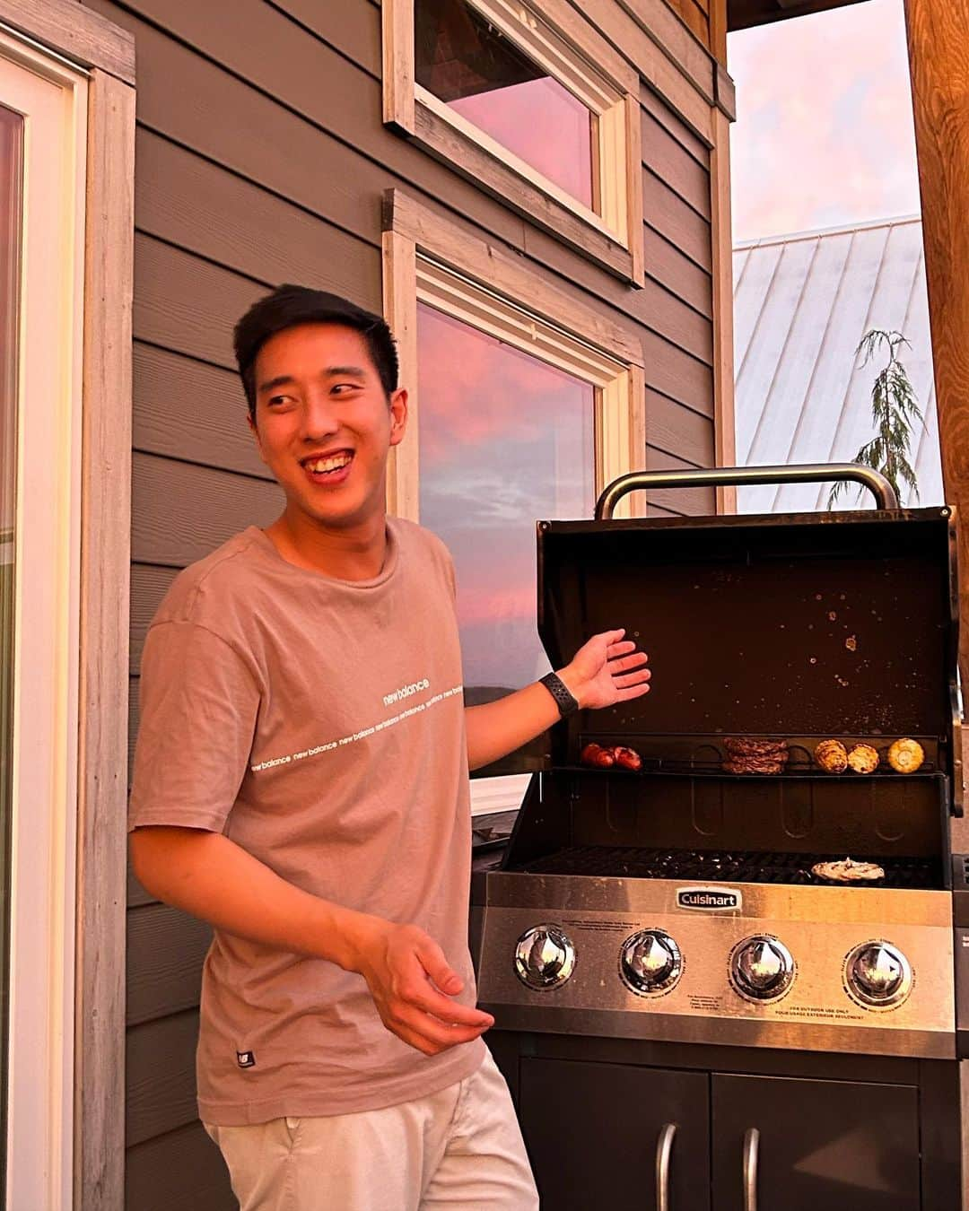 ジュリアン志傑乙のインスタグラム：「Did someone say BBQ?🍖🔥 ➡️ to see sky pic」