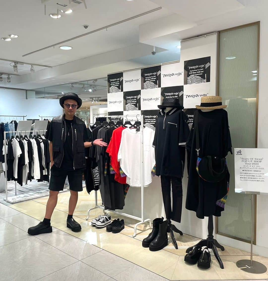 白鳥雪之丞さんのインスタグラム写真 - (白鳥雪之丞Instagram)「POP UP SHOP TOUR@西武池袋、最終日です!! 様々なブランドとのコラボアイテム、新作アイテム等もご用意して、店頭にて皆様のご来店をお待ちしておりますので宜しくお願い致します😊🏬  TEARS OF SWAN POP UP SHOP 2023@SEIBU IKEBUKURO  DAY:2023.7/27(thur)〜8/8(tue) TIME:10:00〜21:00 PLACE:豊島区南池袋1-28-1 SHOP:西武池袋本店3階（南ゾーンB10） イベントスペーススプリットリング TEL:03-6303-2056(お問い合わせ電話番号/Tears of Swan atelier shop) WEB:www.tearsofswan.com  @tears_of_swan  #tearsofswan #popupshop  #10thanniversary  @ikesei_eventspace  #seibuikebukuro  #西武池袋本店 #西武池袋 #イケセイ #スプリットリング」8月8日 13時36分 - yukinojoeshiratori