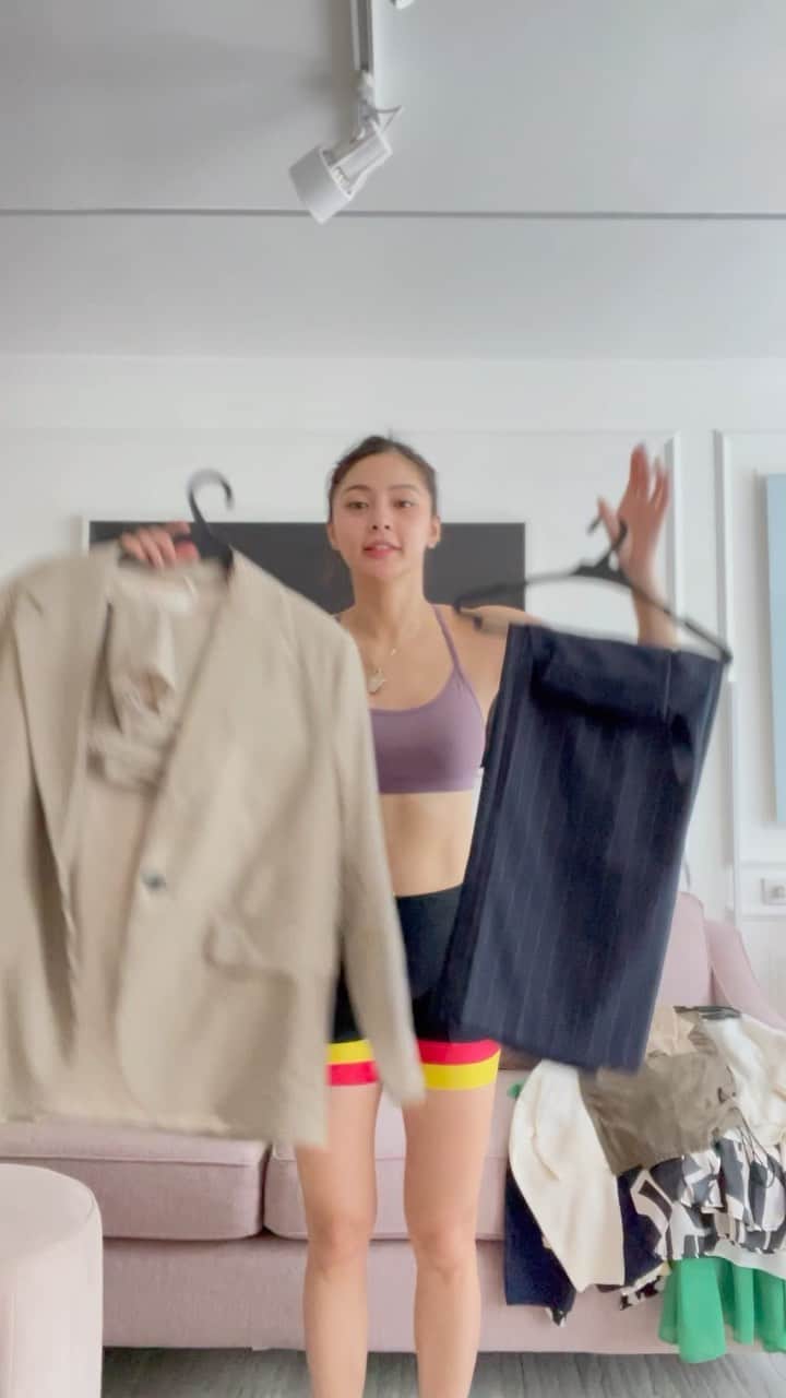 Kim Chiuのインスタグラム：「Hallway is my Runway!!!!💃🏻🤳  #FitCheck #ootdksyc #Ootd ✅  all from #HMPhilippines @hm thank you HM Fam.❤️   Have a great day everyone!😉」