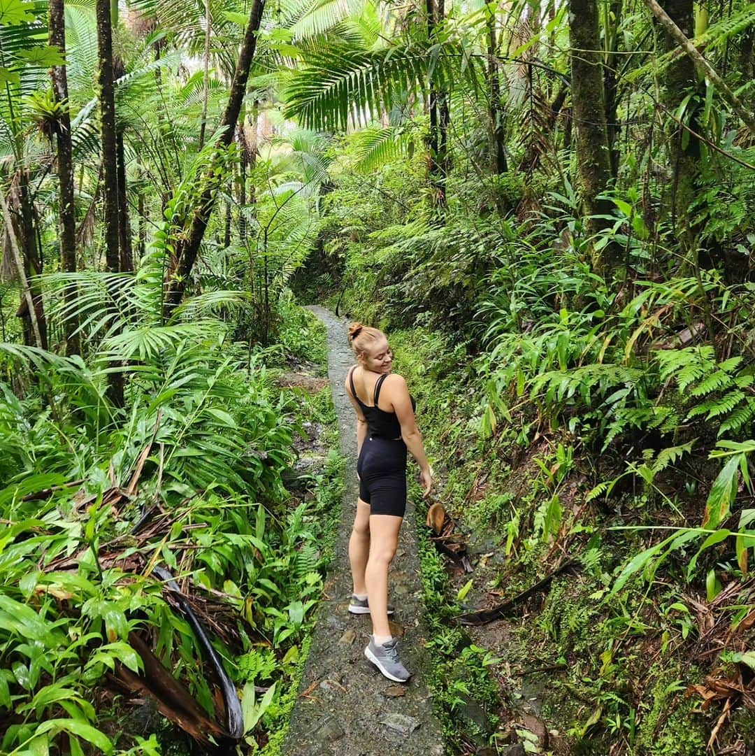 ゴーダ・ブトクテさんのインスタグラム写真 - (ゴーダ・ブトクテInstagram)「Spend the best day with @andreafahlander hiking and exploring rain forest in Puerto Rico. Is an absolutely dream come true 😍 . . . . . #puertorico #rainforest #sanjuan #jungle #forest #waterfall #usa #hiking #rain #nature」8月8日 5時11分 - godabutkute