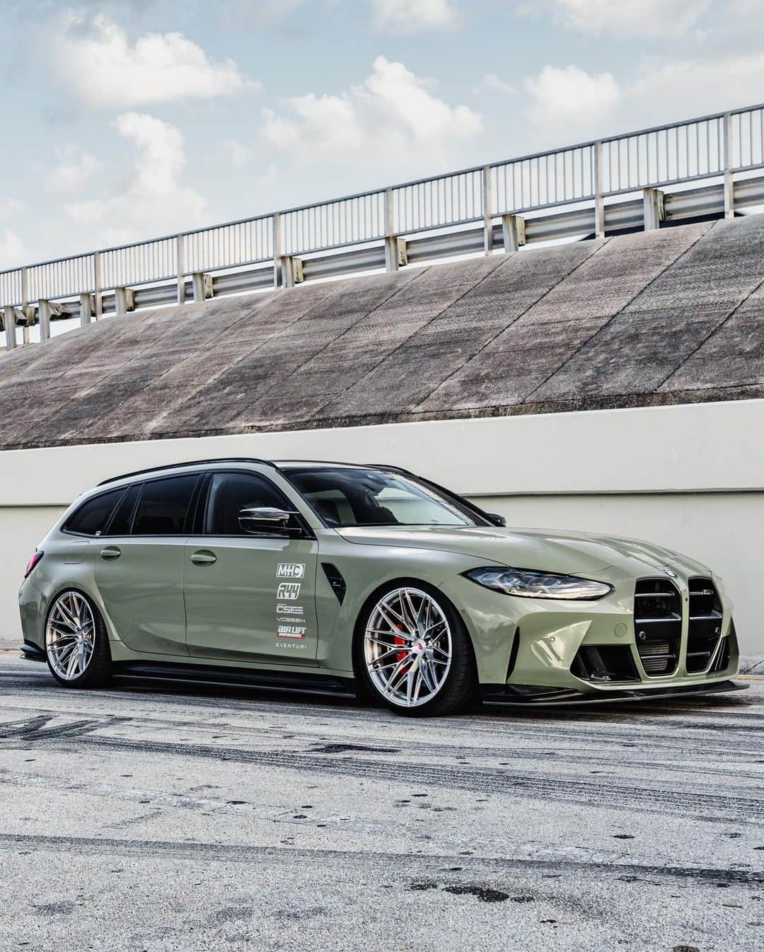 CARLiFESTYLEさんのインスタグラム写真 - (CARLiFESTYLEInstagram)「Khaki Green. 1 of 1 in the USA. The new BMW G81 M3 Touring “Wagon”. My set from Miami, FL. @r44performance shipped this car all the way from the United Kingdom. #bmw #m3 #bmwm3 @vossen #g80m3」8月8日 6時03分 - carlifestyle