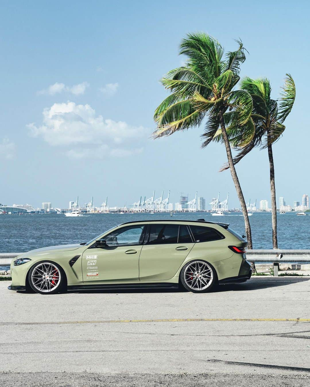 CARLiFESTYLEさんのインスタグラム写真 - (CARLiFESTYLEInstagram)「Khaki Green. 1 of 1 in the USA. The new BMW G81 M3 Touring “Wagon”. My set from Miami, FL. @r44performance shipped this car all the way from the United Kingdom. #bmw #m3 #bmwm3 @vossen #g80m3」8月8日 6時03分 - carlifestyle