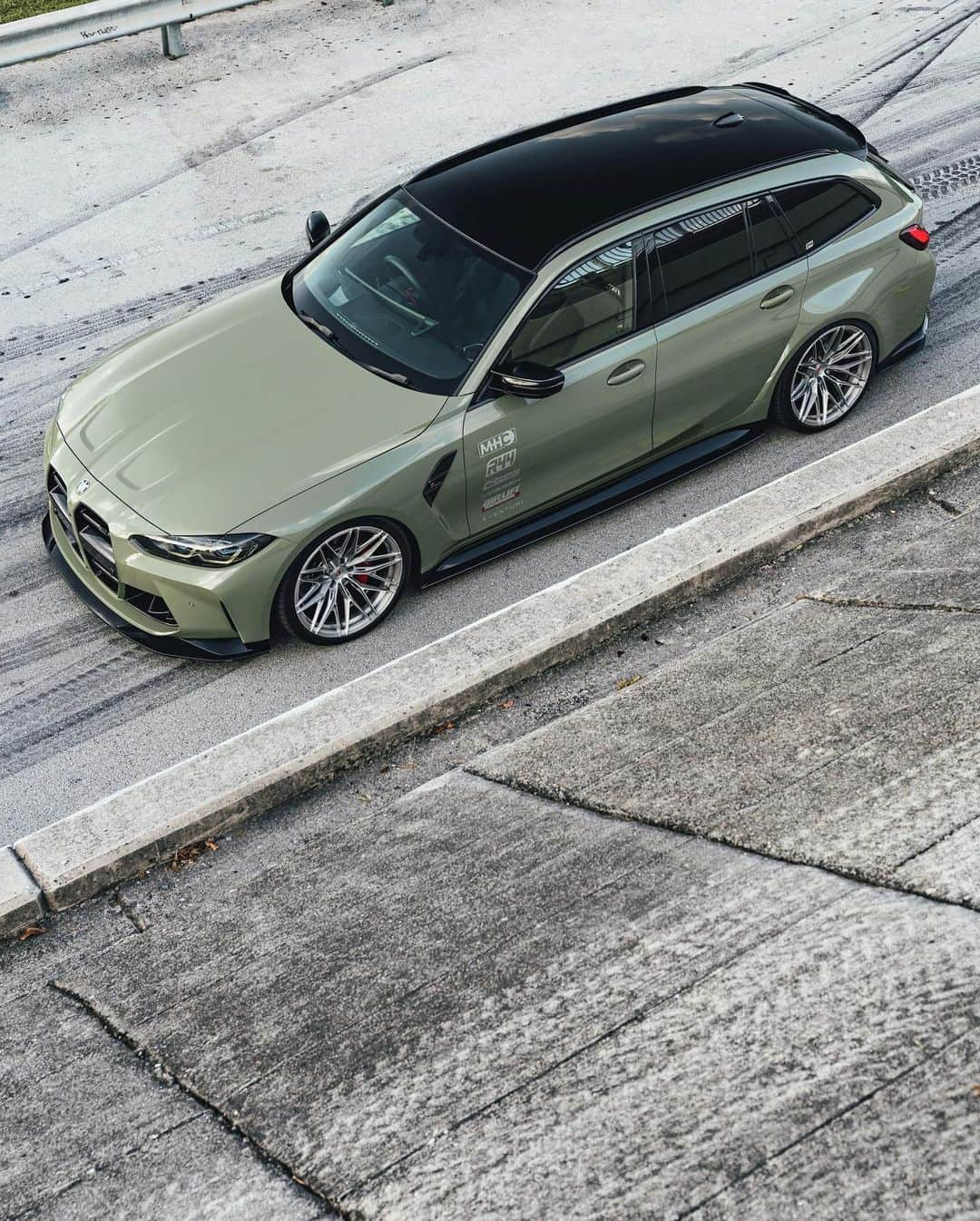 CARLiFESTYLEさんのインスタグラム写真 - (CARLiFESTYLEInstagram)「Khaki Green. 1 of 1 in the USA. The new BMW G81 M3 Touring “Wagon”. My set from Miami, FL. @r44performance shipped this car all the way from the United Kingdom. #bmw #m3 #bmwm3 @vossen #g80m3」8月8日 6時03分 - carlifestyle