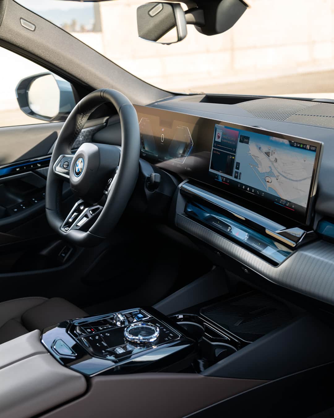 BMWのインスタグラム：「Into the i5-verse ⚡️  THE NEW BMW i5. 100% electric.  #THENEWi5 #THEi5 #BMW #BMWi #BornElectric #BMWElectric __ BMW i5 eDrive40​*: Combined power consumption: 18.9–15.9 kWh/100 km. Combined CO2 emissions: 0 g/km. Electric range: 497–582 kilometers. All data according to WLTP. * Preliminary data; no homologation figures available yet. Further info: www.bmw.com/disclaimer」