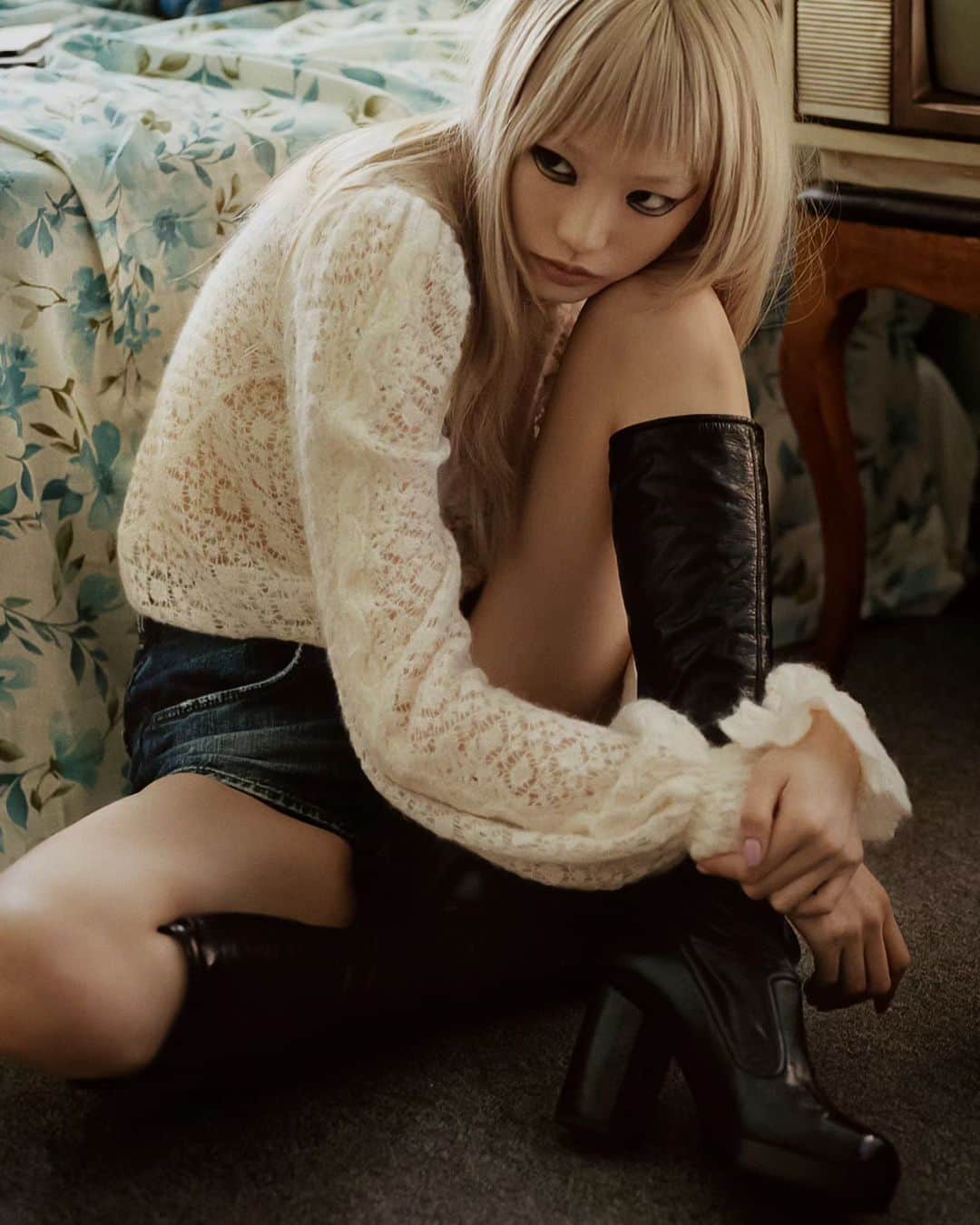 フェルナンダ・リーのインスタグラム：「@elleusa august 2023 🤠」