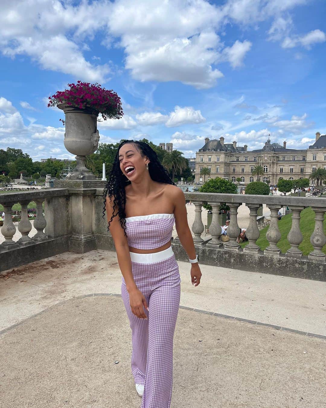 ソフィーナ・デジーサスのインスタグラム：「Stepping on what I use to trip over 💜  #meettheworld #travelcaptures #travelshot #lifestylepost」
