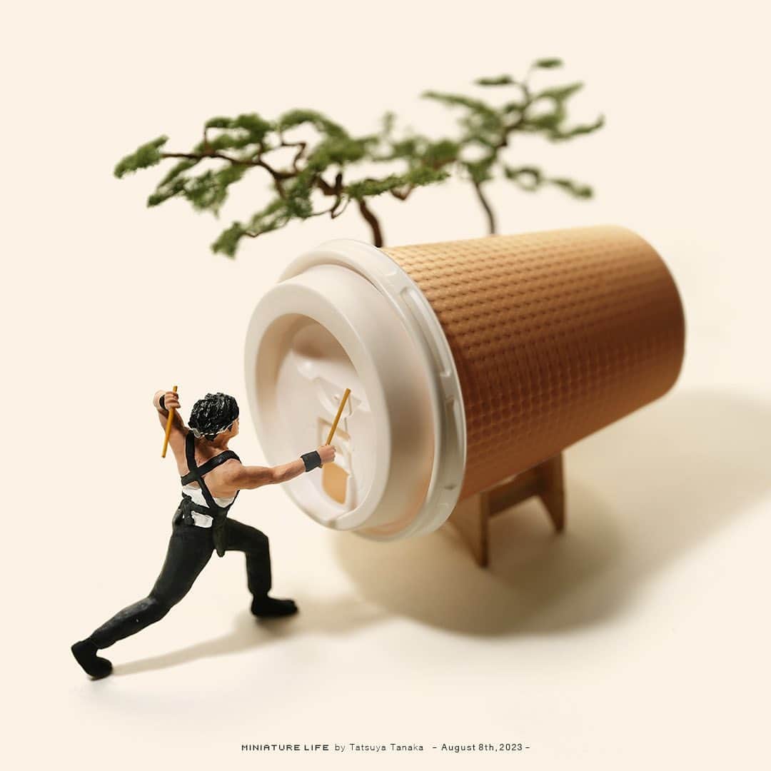 田中達也のインスタグラム：「⠀ “Coffee Drum” ⠀ ⠀ 心を打つ一杯 ⠀ ⠀ ─────────────────── 《EXHIBITION info》 ⠀ 【MINIATURE LIFE展 in 福岡・大野城】 MINIATURE LIFE EXHIBITION in Fukuoka until : Sep. 3, 2023 ⠀ 【MINIATURE LIFE展2 in 沖縄】 MINIATURE LIFE EXHIBITION 2 in Okinawa until : Sep. 3, 2023 ⠀ 【ミニチュアの視点で見る日本－田中 達也 展】 Japan from miniatures - Tatsuya Tanaka at Japan House São Paulo until : Oct. 8, 2023 ⠀ 【ミニチュアライフ 神戸エアポート】 MINIATURE LIFE × KOBE AIRPORT ⠀」