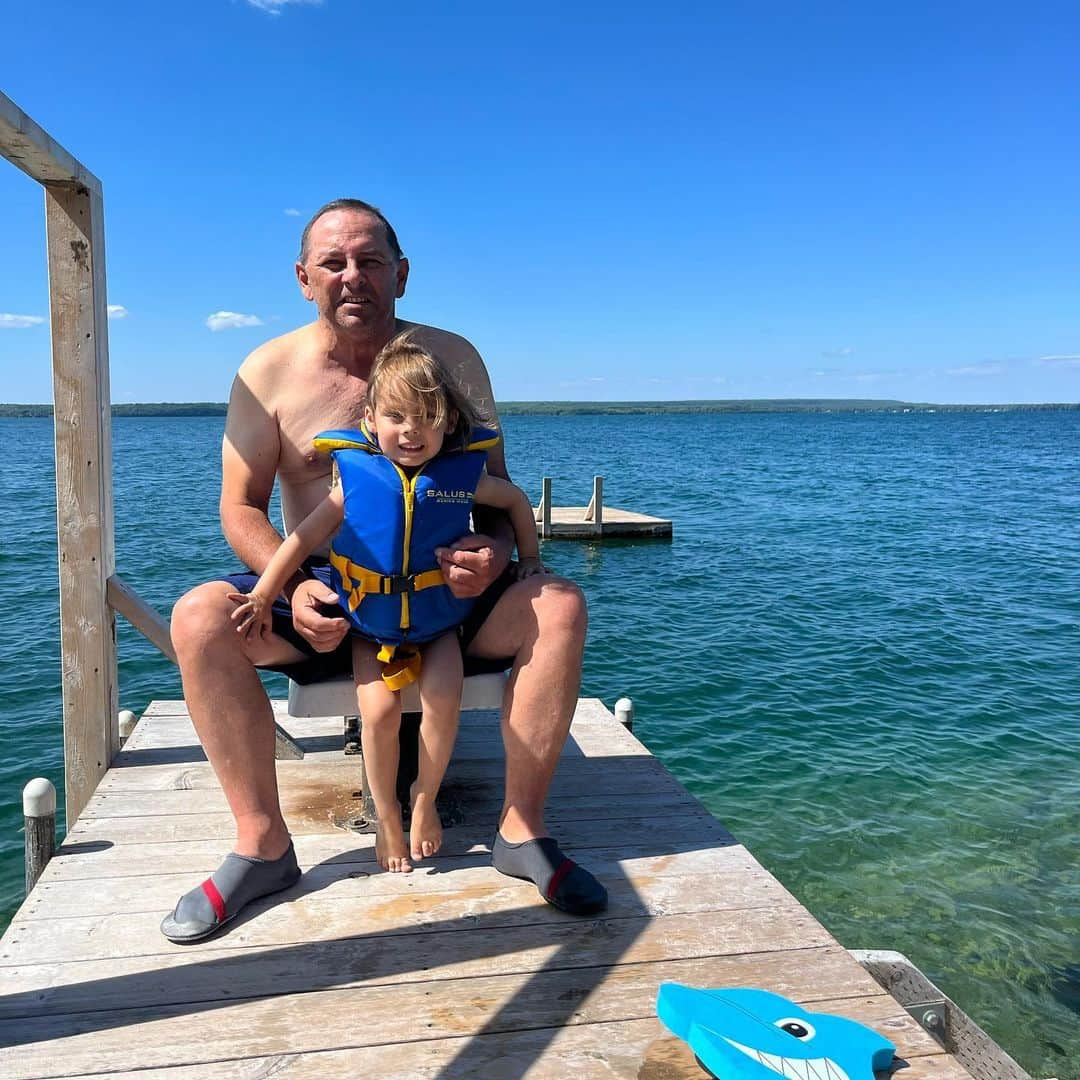 メーガン・デュアメルさんのインスタグラム写真 - (メーガン・デュアメルInstagram)「Long weekend photo drop 🌞   📍 Tobermory and Manitoulin Island   #camping #manitoulinisland #sunflowerfarm #family」8月8日 7時12分 - meaganduhamel