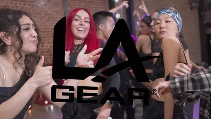 LAギアのインスタグラム：「Step into the spotlight with LA Gear, proud sponsor of Samantha Caudle’s incredible June workshop at @theplaygroundla ✨  Choreo: @samanthacaudle9 & @tashacasberg   Video: @colesocold   Dancers: @graceonthatbeat @leenoydahan @allie_souza @charlizebehroozan @alexa_yeshoua @bracha.slod @moriyam37 @yaolan_pic @valesanpa @samanthajulissaa @tashaliya @katieroeder @yoko__homo @george_liaw @mandycaseyy @_andreapaulin @dylan_madelyn_ @hillarysanchxz @july_lazaro_ @alexjeldemire   Big thanks to everyone involved! 🫶  shop here! https://lagear.com/collections/for-her/products/catapult-7 (https://lagear.com/collections/for-her/products/catapult-7)  #dance #playgroundla #lagearstyle #lagear #lightup #lightupshoes #ledlights #sneakers #sneake rhead #kicks #recharge #retro #nostalgia #heritage #authentic #kicks #sneakers #dancing #dancefashion #footwear #losangeles #dancewear #performers #dancers #music #rhythm #classic」