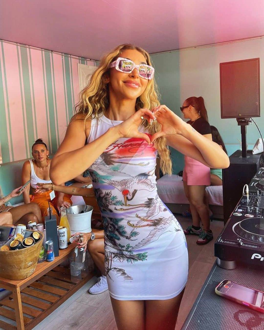 Chantel Jeffriesのインスタグラム：「🫶🏽🍓🌙」