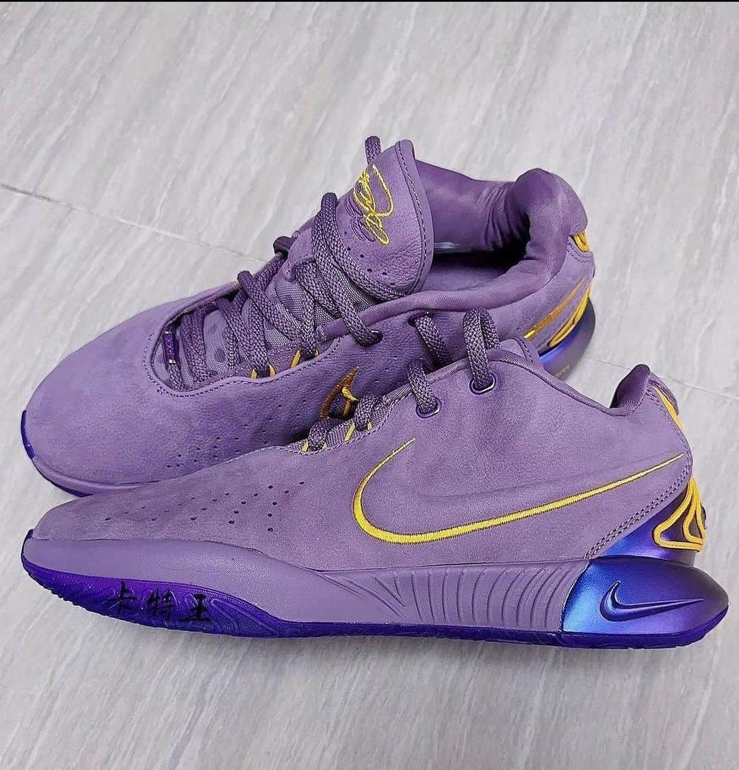 のインスタグラム：「🎶🎶🗣️🗣️🗣️PURPLE RAIN PURPLE RAIN ☔️☔️☔️☔️ #LeBronXXI👑」