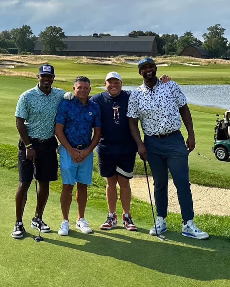 アダム・ジョーンズのインスタグラム：「Always a great day when you can play some golf with these gents!! @cc_sabathia @shawnpecas  and the awesome Host of Dan Marino. Yep that’s his name lol.」