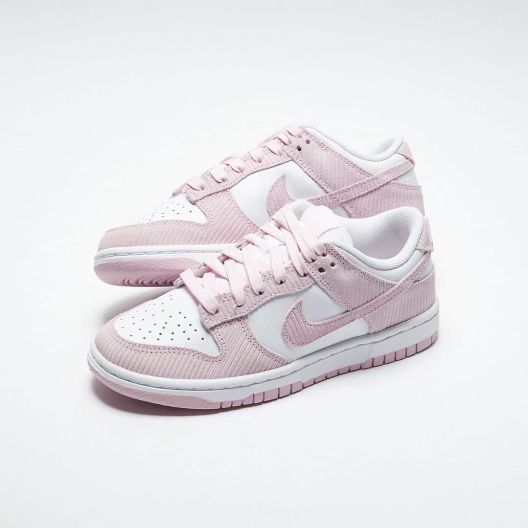 UNDFTDさんのインスタグラム写真 - (UNDFTDInstagram)「Nike Women's Dunk Low 'Pink Corduroy' // Available Tuesday, 8/8 at 11am at all UNDEFEATED Chapter Stores and 7am PST at Undefeated.com  @nike」8月8日 8時00分 - undefeatedinc