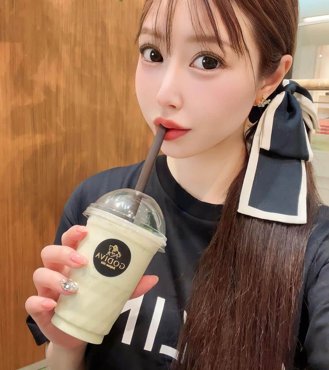 一ノ瀬えみりのインスタグラム：「GODIVAのメロン🍈味美味しい♩♩  夏休み満喫🤭🎐 ママが楽しそうで良かった💕  🤍すすきの 🤍南5西4 南興ビル8階 🤍店舗▷妃翠 🤍一ノ瀬えみり」
