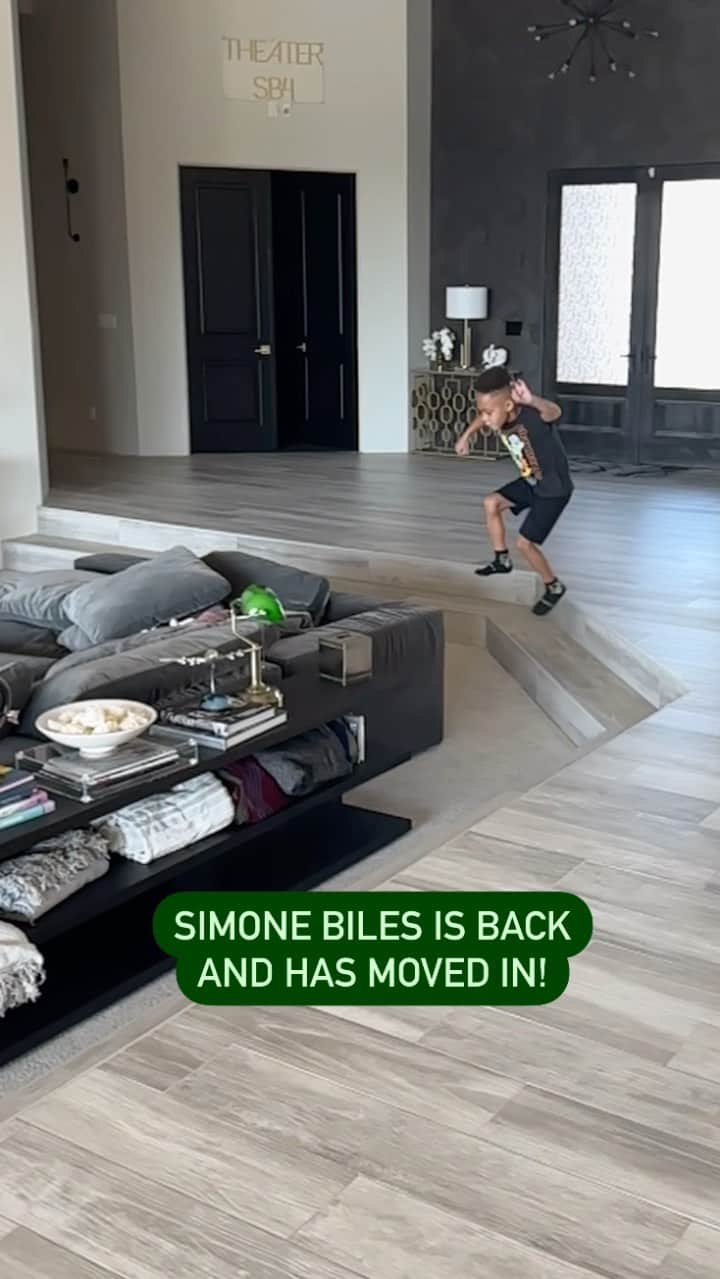 ショウン・トンプソンのインスタグラム：「😱Yesterday we caught this kid doing back flips on the couch. Today he wants to be @simonebiles. Time to put him into GYMNASTICS QUICK! 🤦🏽‍♂️ #kids #gymnastics」
