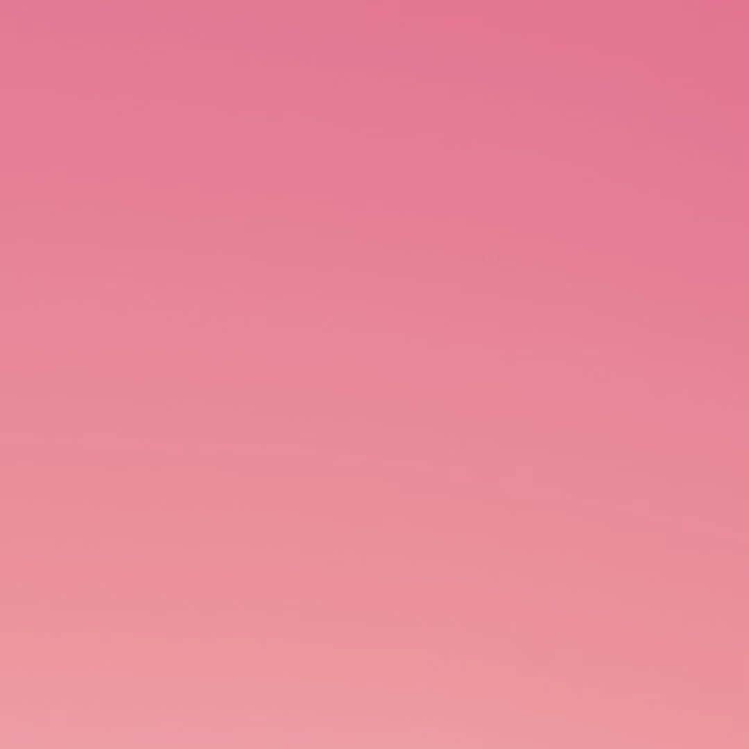 サニー のインスタグラム：「안녕하세요 소녀시대 써니 입니다. 소녀시대 데뷔 16주년 감사 인사와 더불어 전하고 싶은 이야기가 있어 글을 쓰게 되었습니다. 지나고보니 16년 동안 감사한 분들이 참 많습니다. 또다른 나 자신같은 소중한 멤버들, 우리 사랑하는 가족들, 곁에서 묵묵히 함께해준 스텝분들, 존재만으로 힘이 되어준 팬분들.. 오늘은 특별히 19살 이순규가 소녀시대 써니로 데뷔할 수 있게 큰 도움을 준 SM Entertainment에 감사한 마음과 인사를 전하려고 합니다. 16년의 연예활동 기간 동안 함께 동고동락하며 고생해주신 매니저분들과, 좋은 음악과 좋은 모습으로 여러 무대와 컨텐츠를 통해 많은 분들께 긍정적인 에너지를 드릴 수 있게 도와주셨던 모든 직원분들께 감사드립니다. "소녀시대"로 데뷔하여 멤버들과 "소원"을 만나게되어 매일매일이 더할 나위 없이 행복합니다. 이제 용기를 내 새로운 환경에서 다른 시각으로 스스로를 보려고 합니다. 오랜시간 동안 변함없는 모습으로 응원을 보내준 팬분들과 고마운 분들의 관심과 애정 덕분입니다. 앞으로 어떤 나날이 오더라도 활력소 써니다운 모습으로 계속해서 앞으로 나아가겠습니다. 앞으로도 좋은 소식 많이 나누는 써니가 되겠습니다. 감사합니다.」