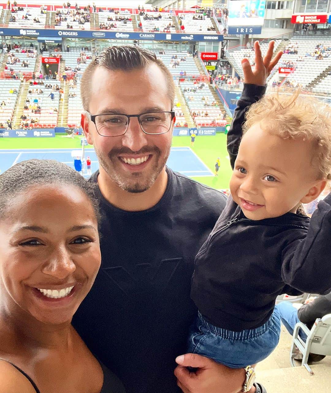 ジェニファー・アビルのインスタグラム：「Belle petite soirée en famille au @obnmontreal 🎾  . . #tennis #montreal #omniumbanquenationale #venuswilliams #madisonkeys」